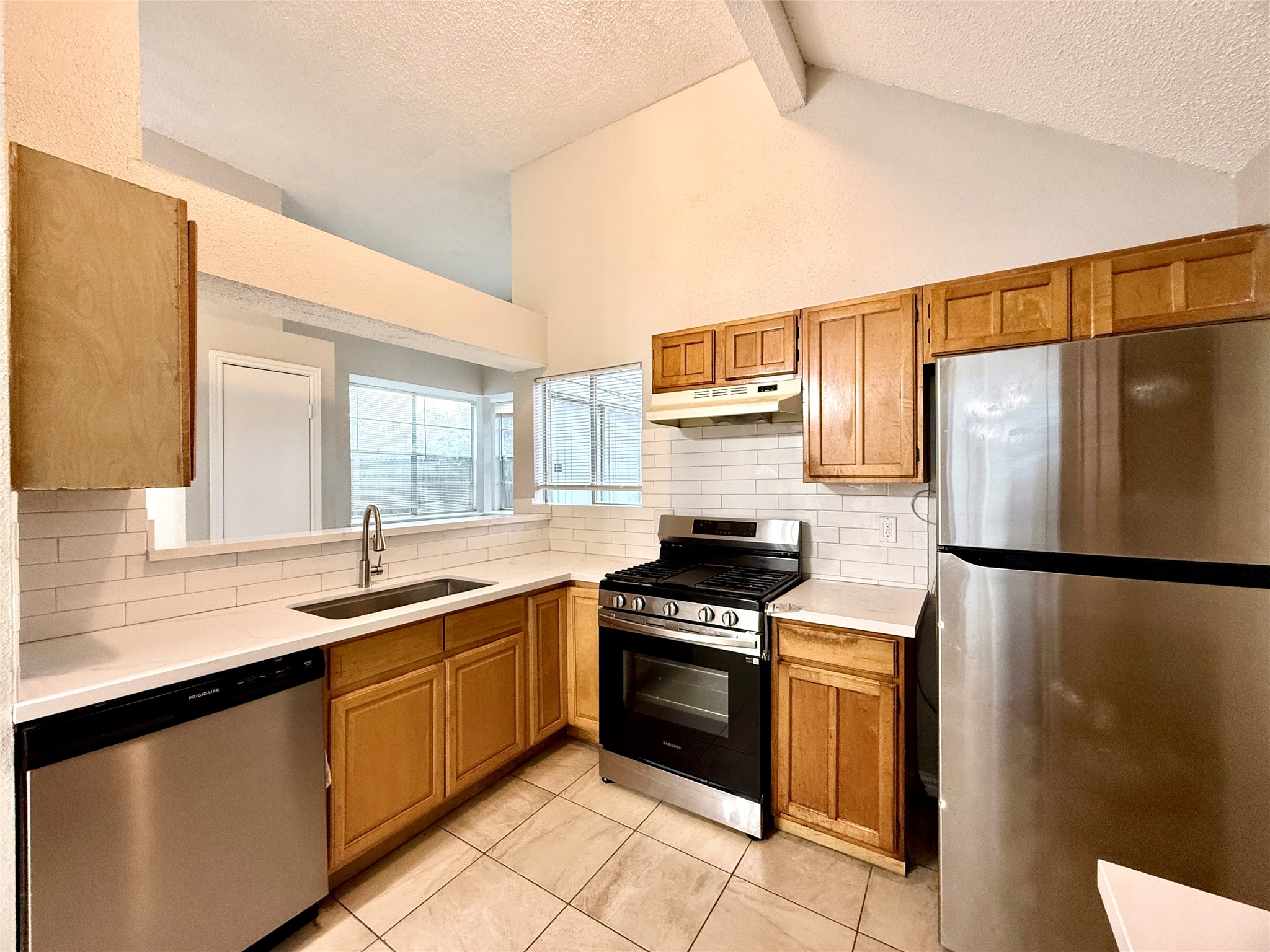 18586 N Lyford Drive Property Photo 4
