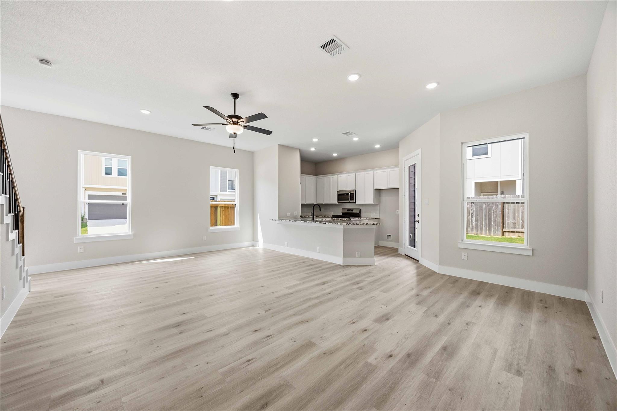 13218 Opera Drive Property Photo 4