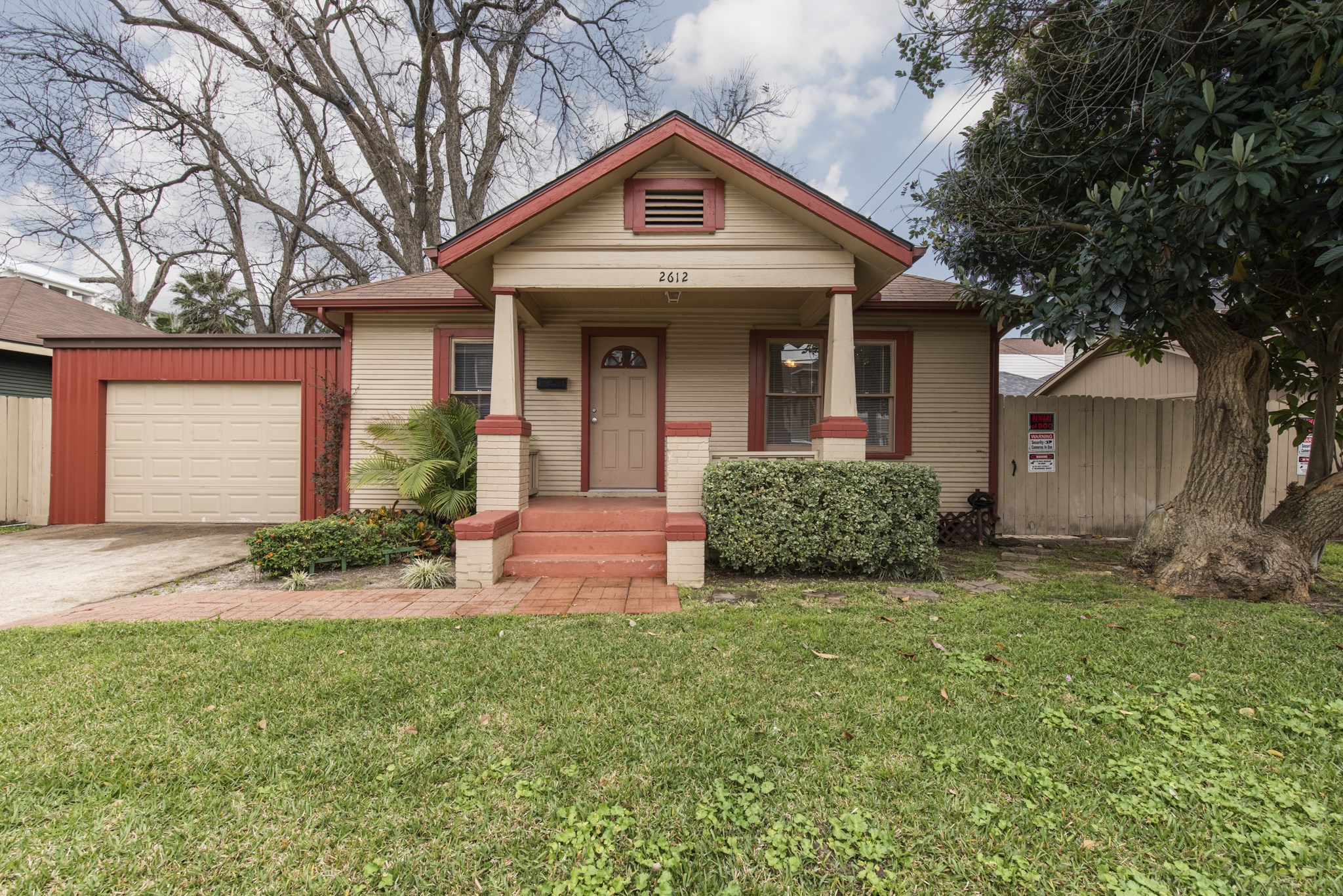 2612 Harvard Street Property Photo 3