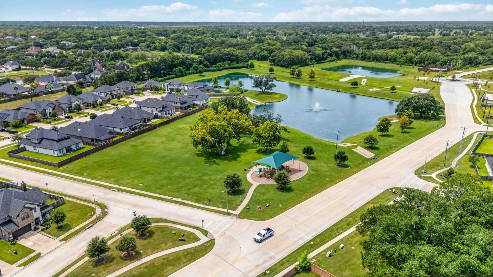 2511 Friendswood Trail Property Photo 4