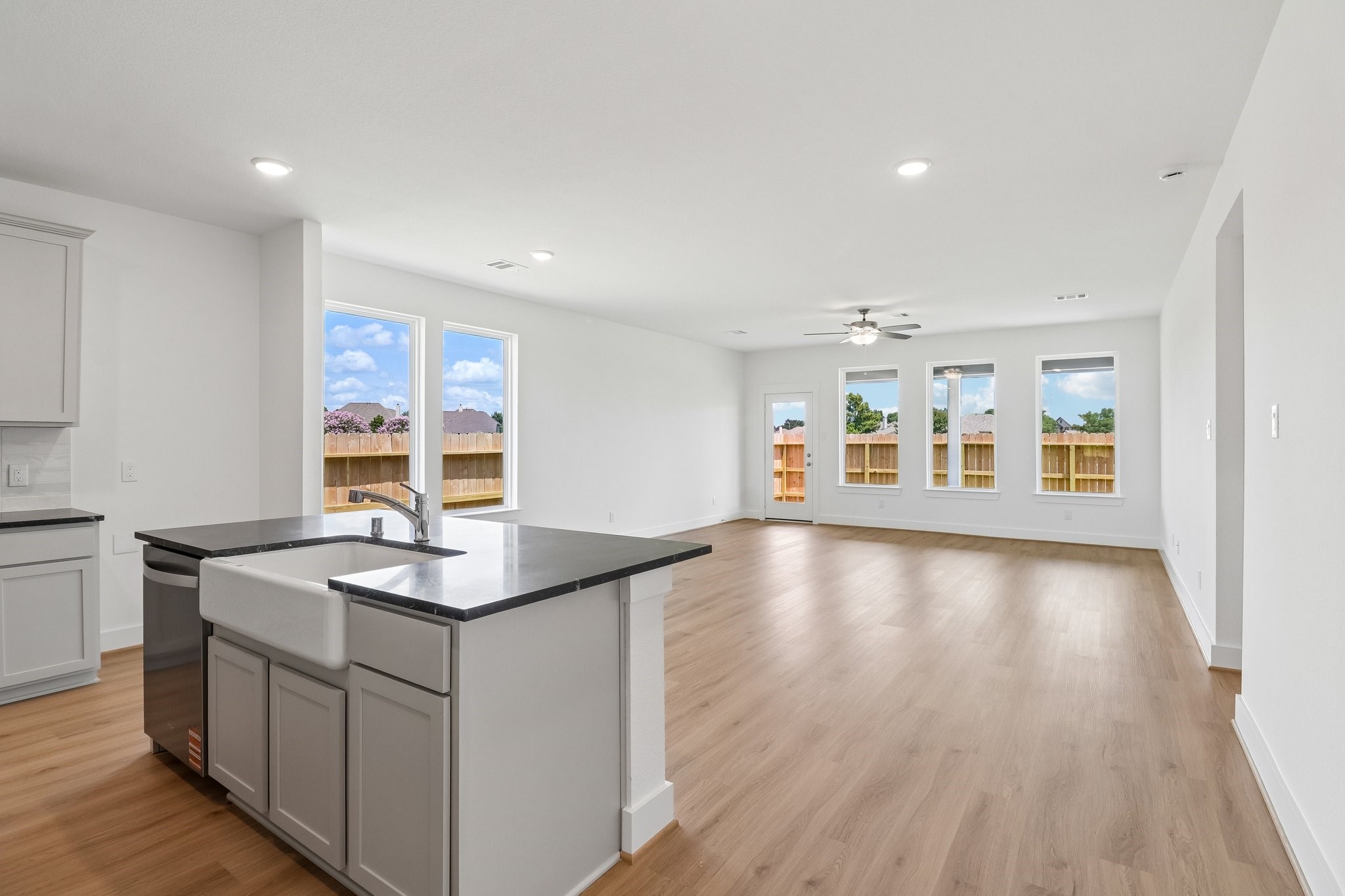 5314 Grace Sunshine Property Photo 1