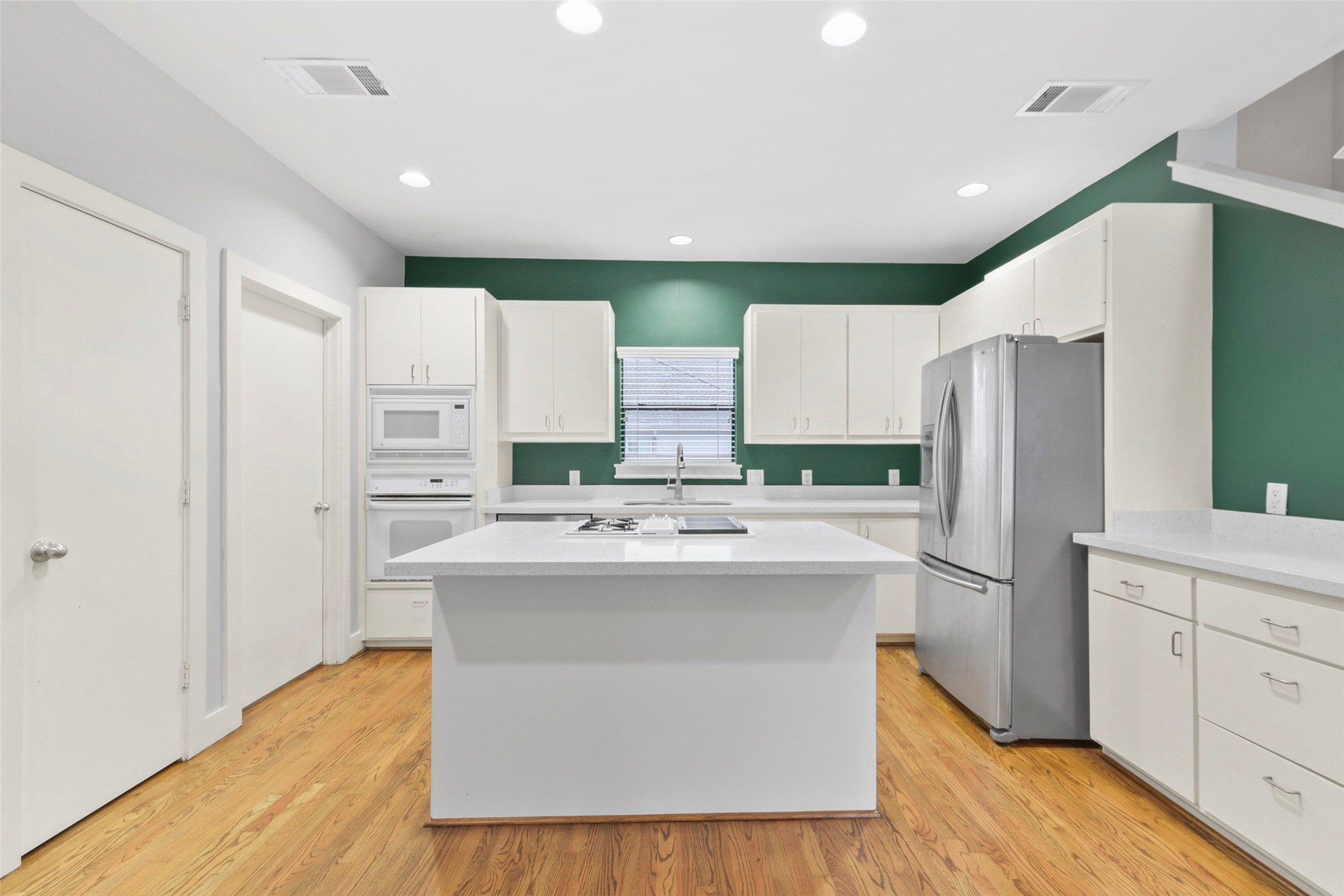 1604 Reinerman Street Property Photo 24