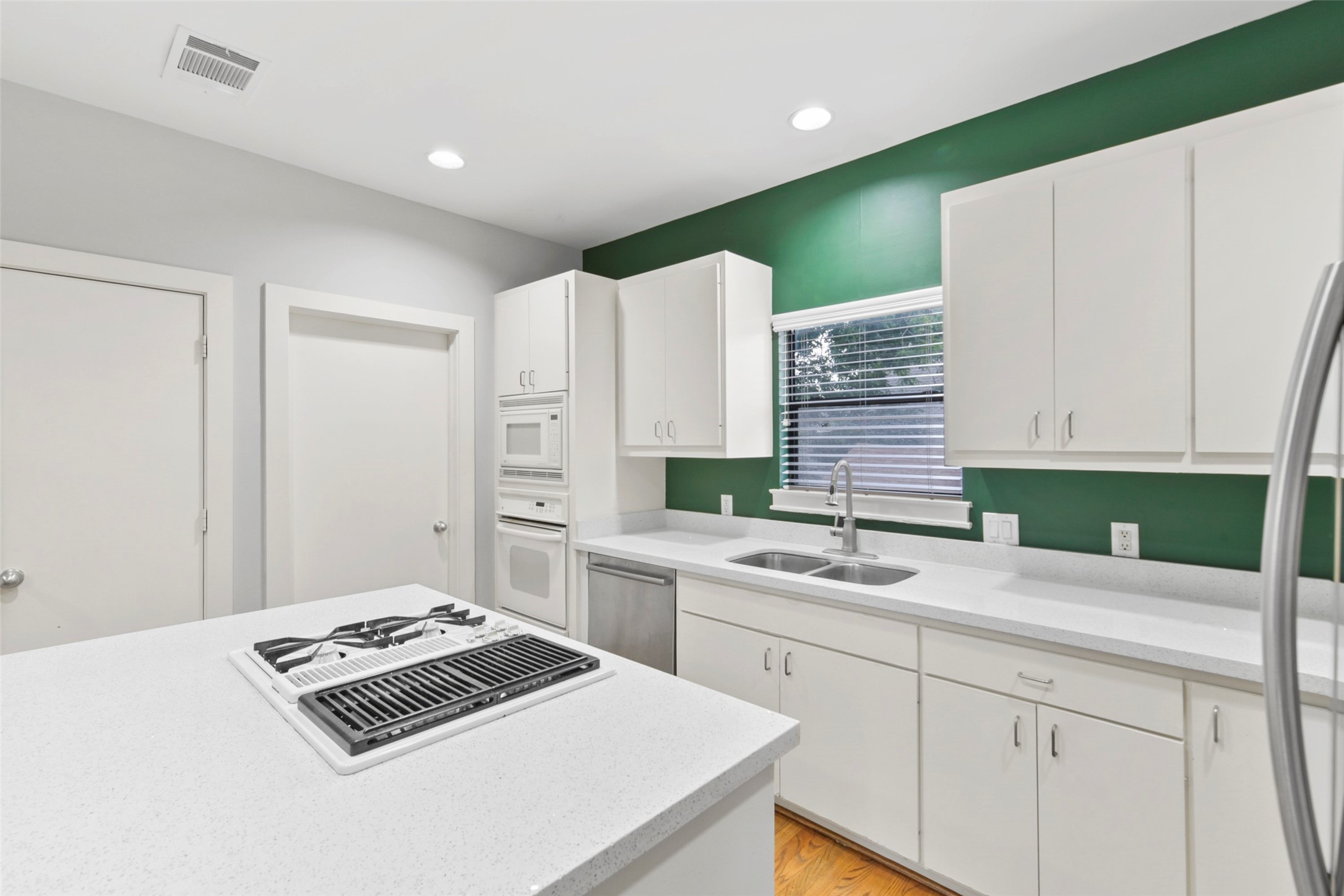 1604 Reinerman Street Property Photo 27