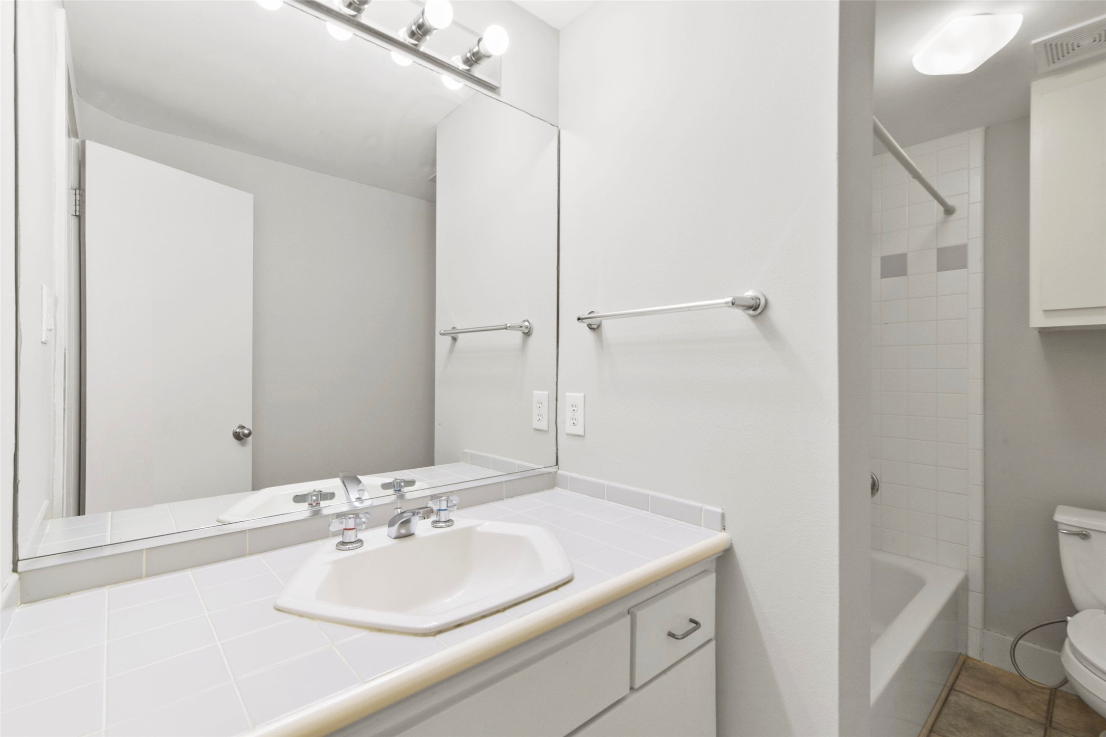 1604 Reinerman Street Property Photo 30