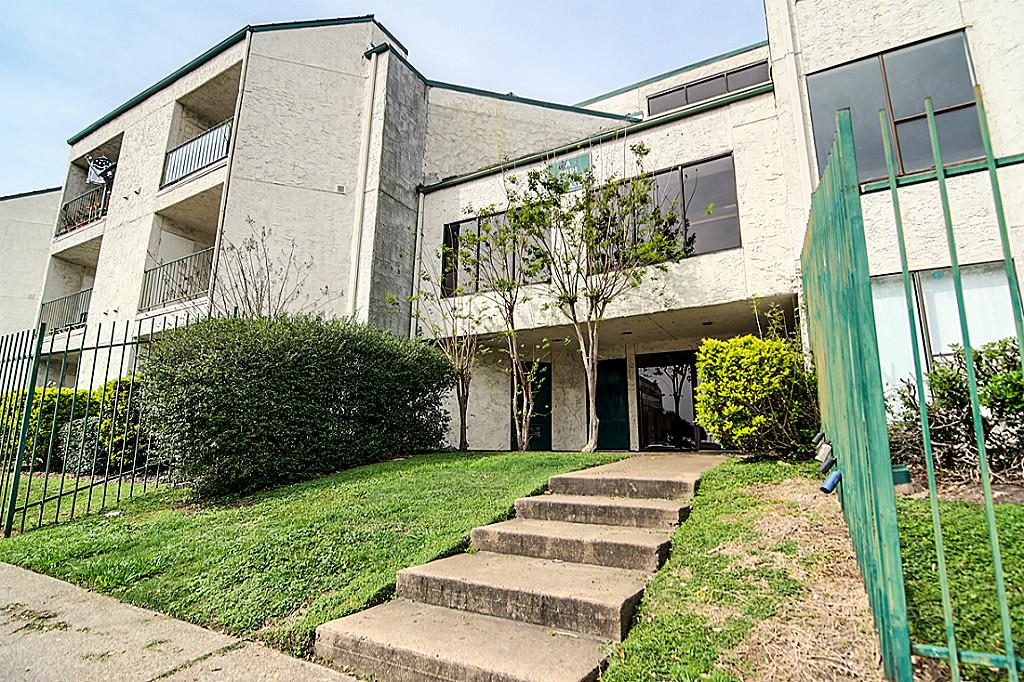 2818 S Bartell Drive 312 Property Photo 2