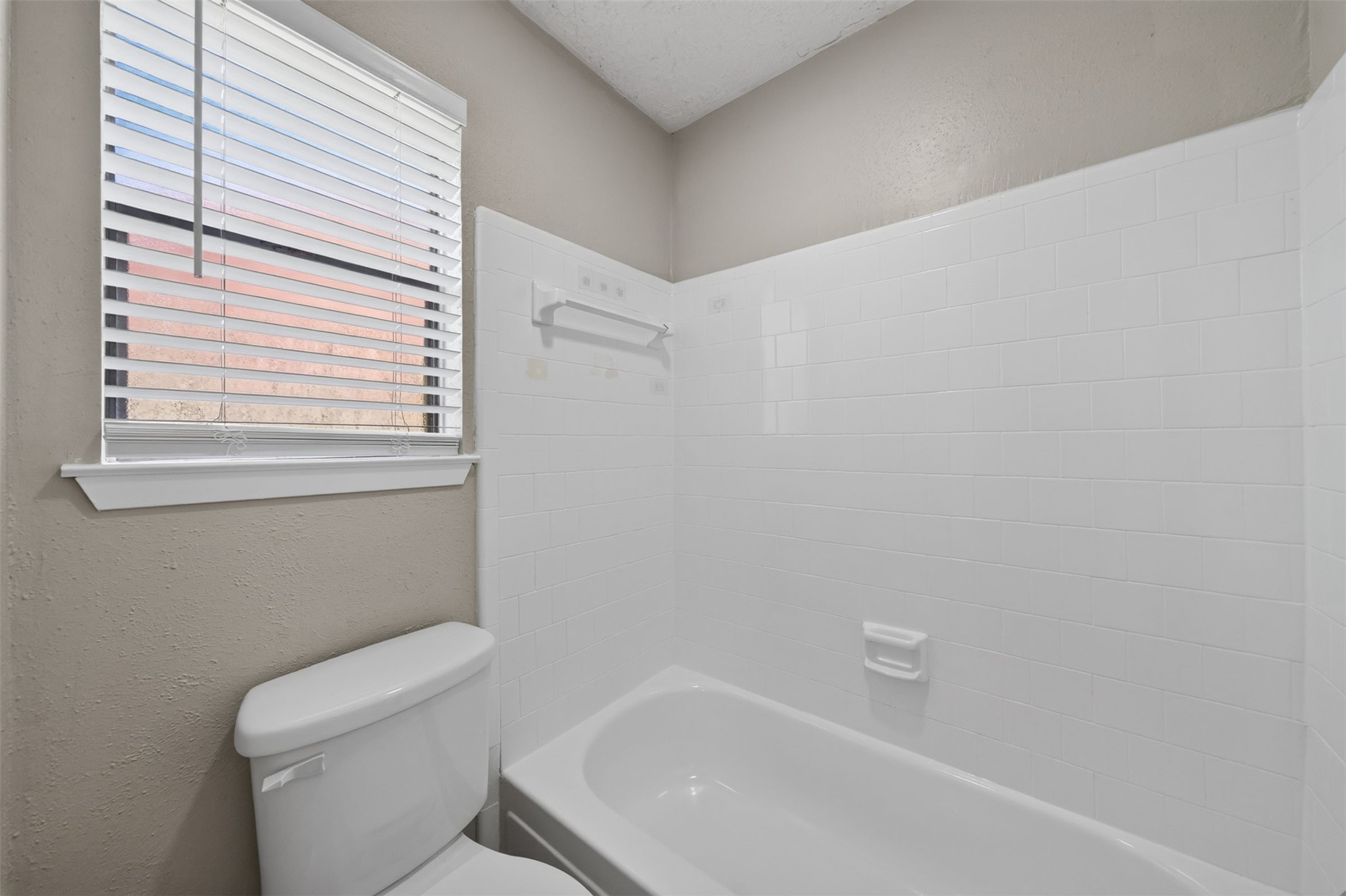 20014 Bishops Gate Ln Property Photo 32
