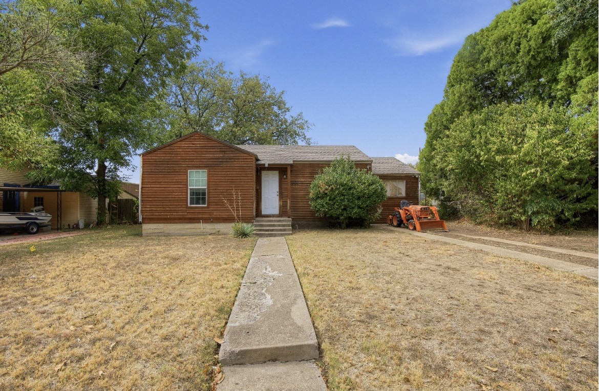 4924 Fairfax Street Property Photo 1