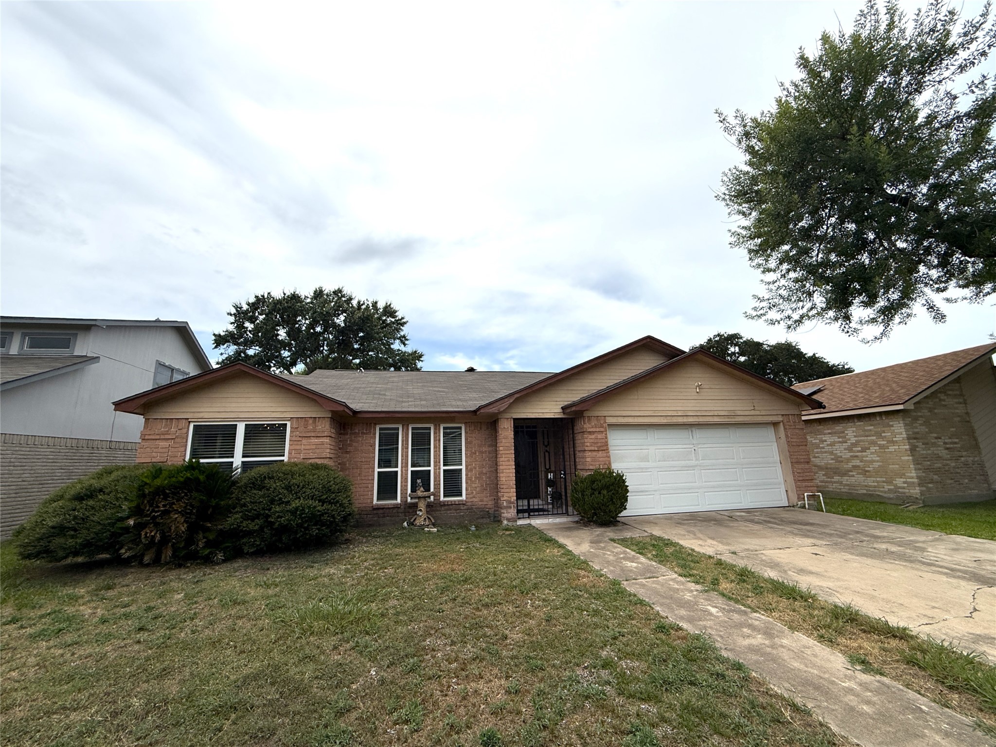 11611 Stone Bridge Drive Property Photo 2