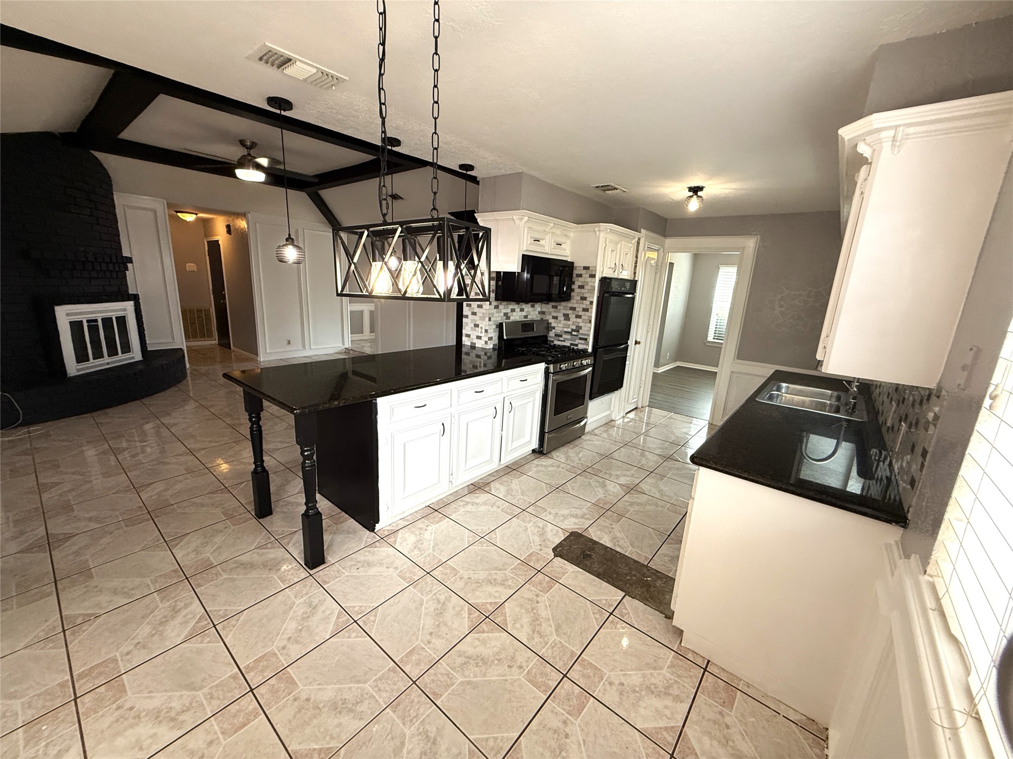11611 Stone Bridge Drive Property Photo 13