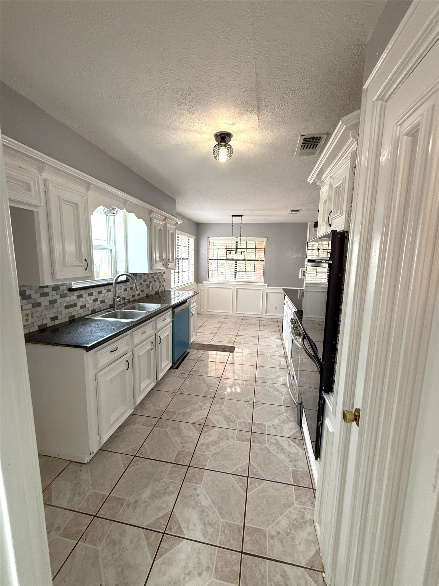 11611 Stone Bridge Drive Property Photo 14