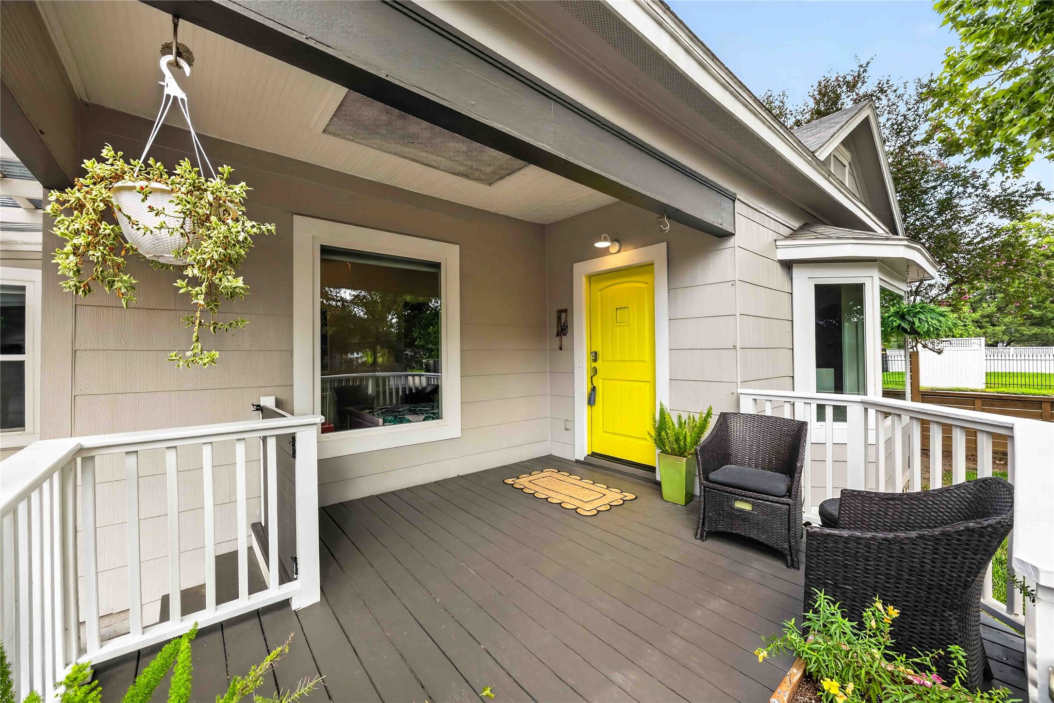 711 Walton Street Property Photo 2