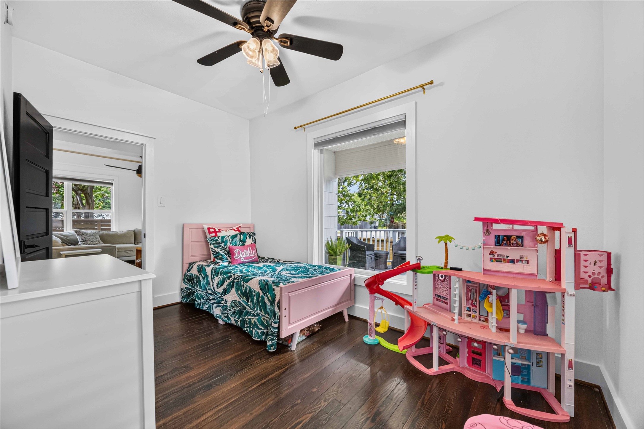 711 Walton Street Property Photo 12