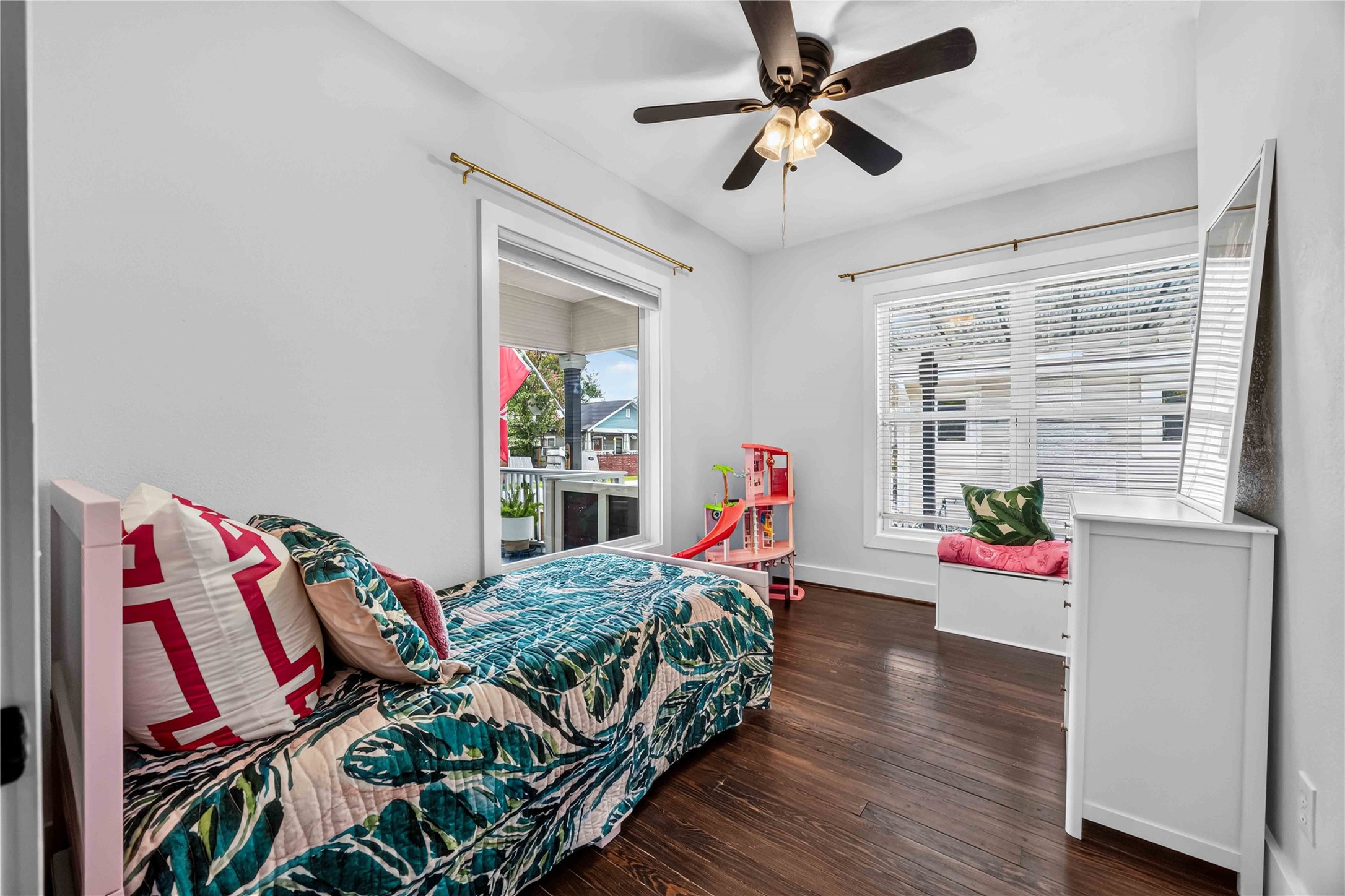 711 Walton Street Property Photo 13