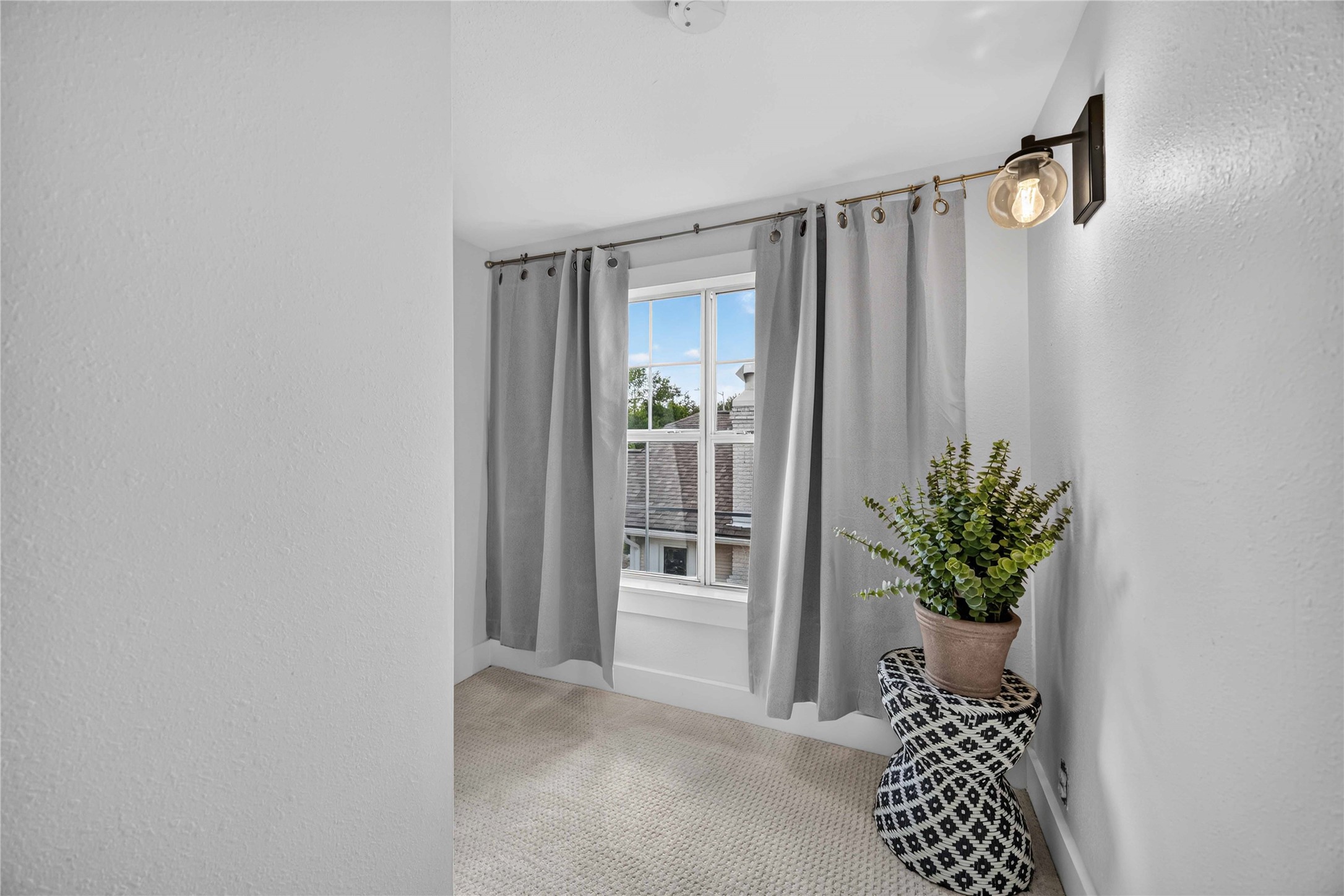 711 Walton Street Property Photo 15