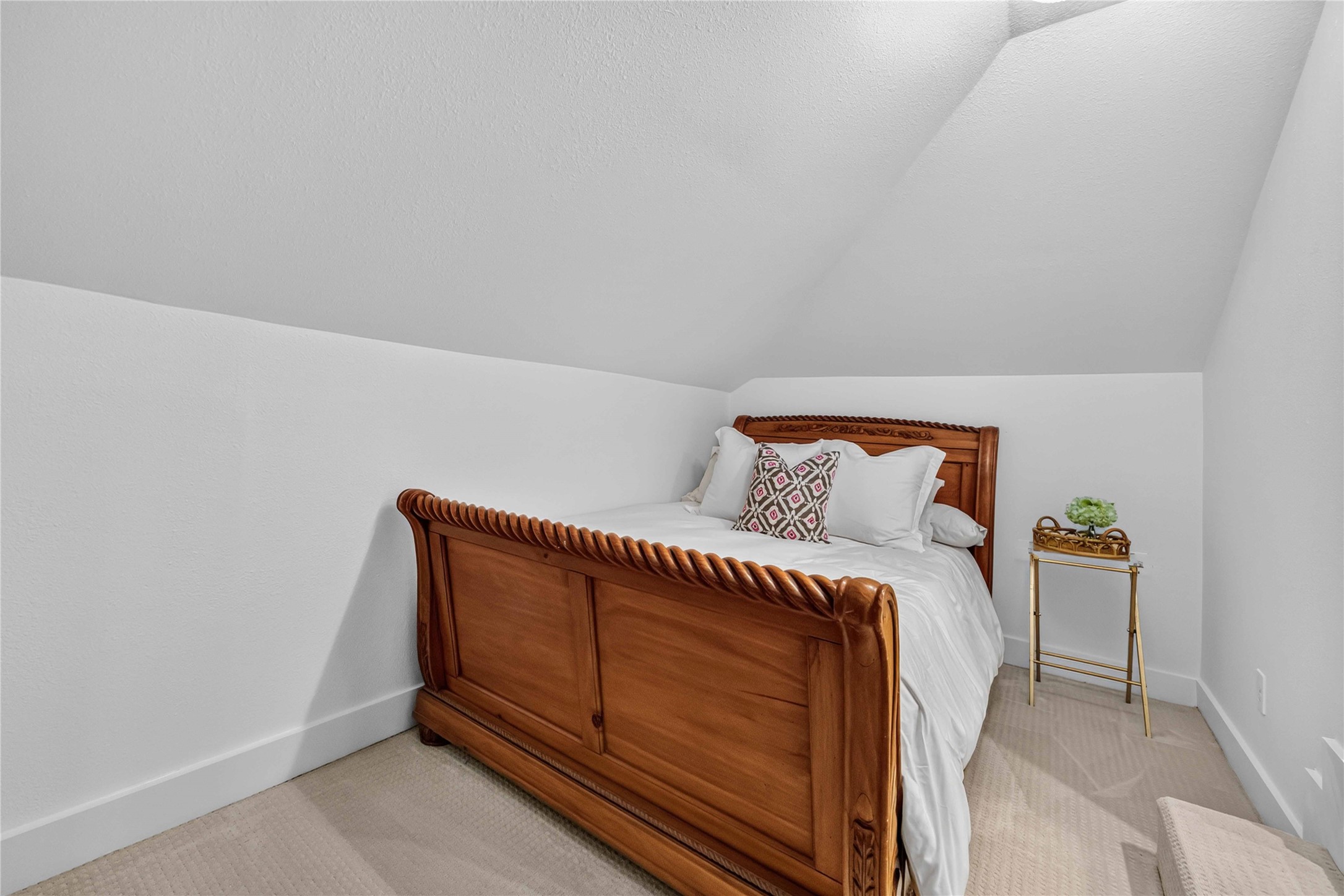 711 Walton Street Property Photo 17