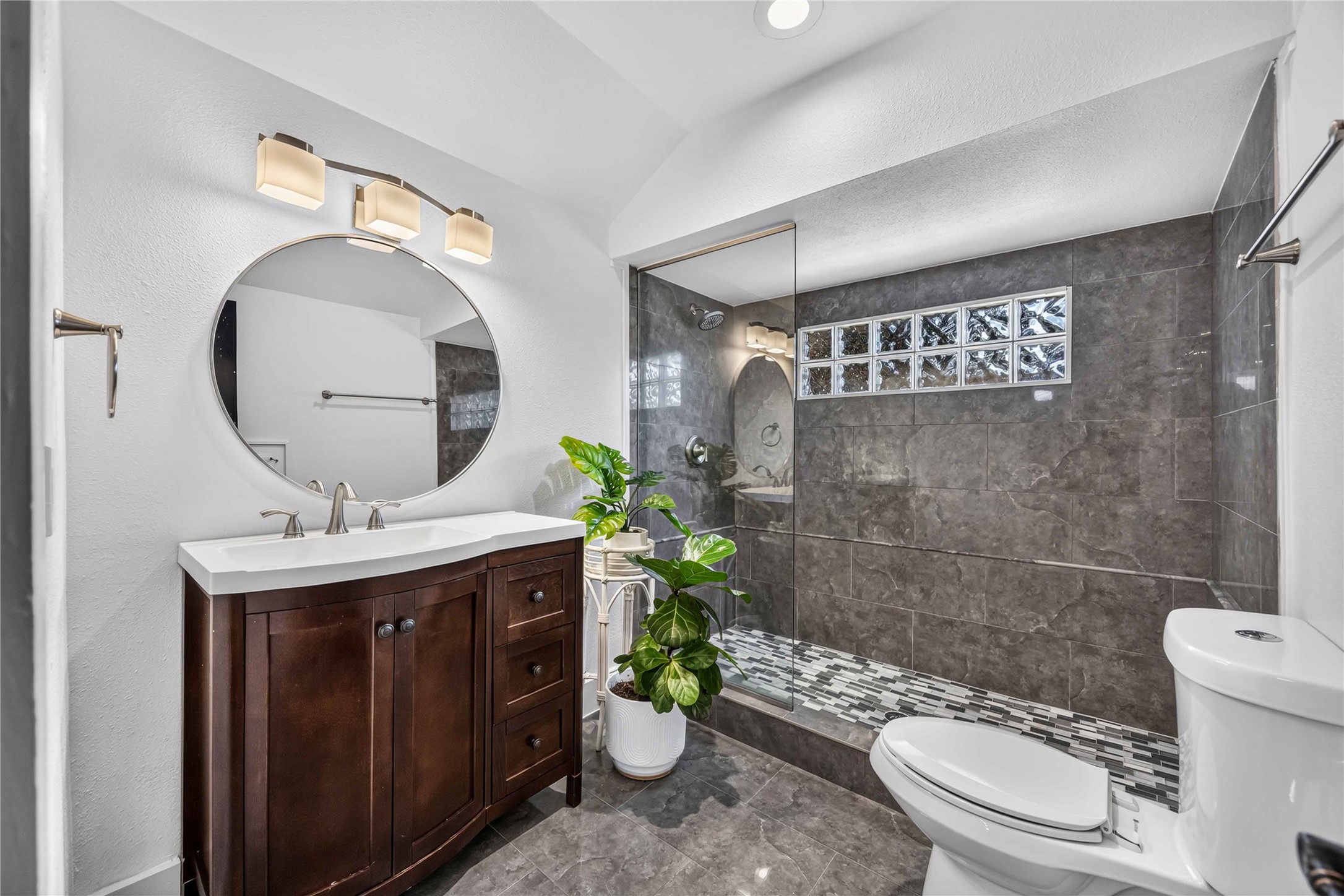 711 Walton Street Property Photo 18