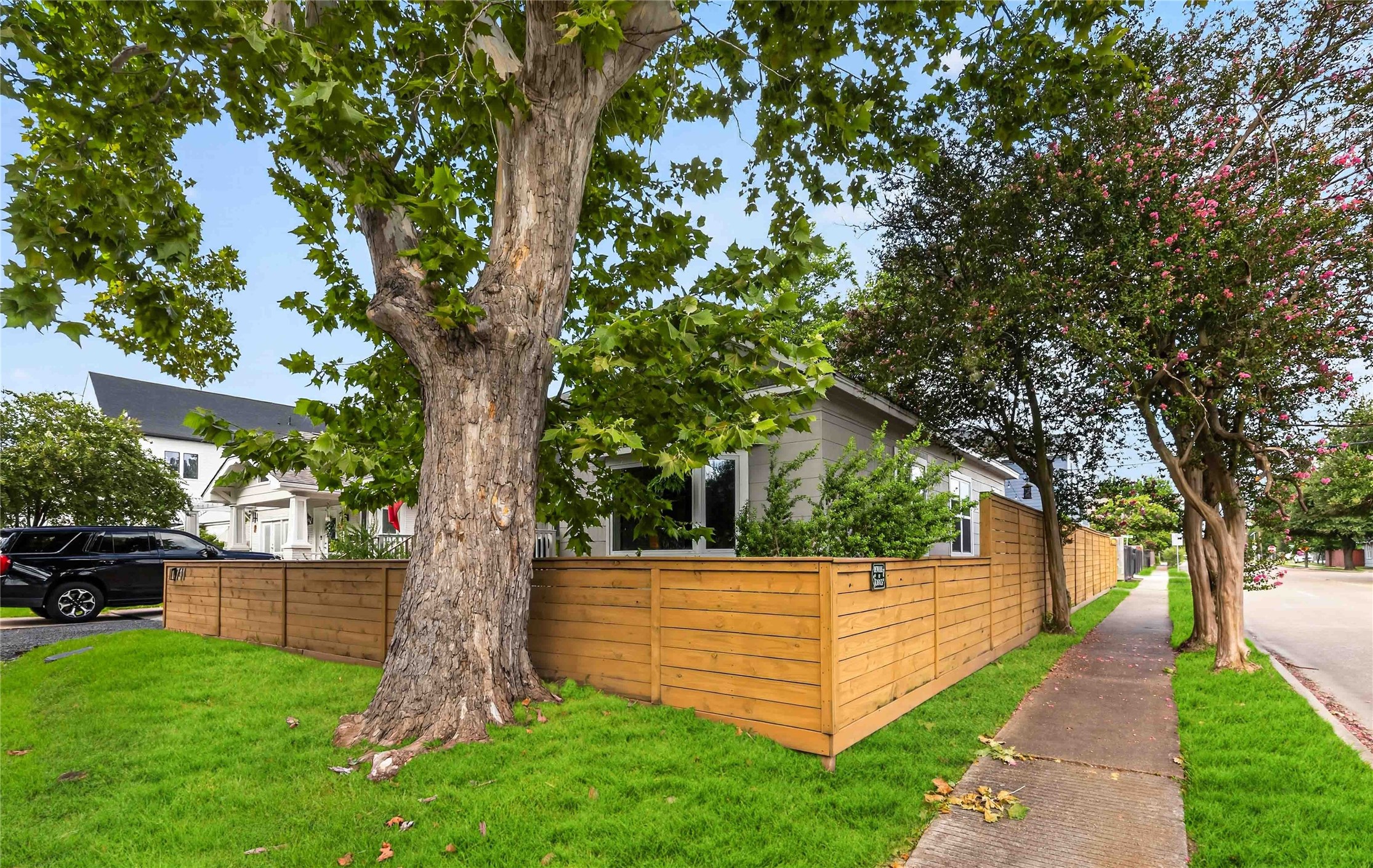 711 Walton Street Property Photo 23