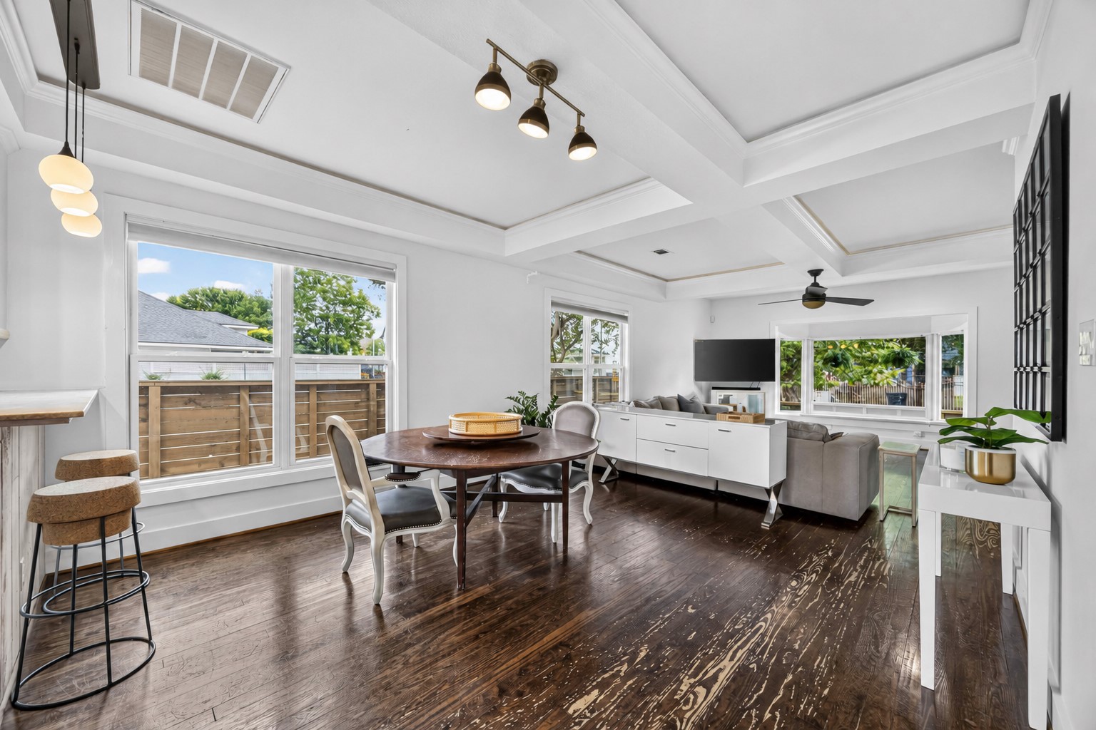 711 Walton Street Property Photo 27