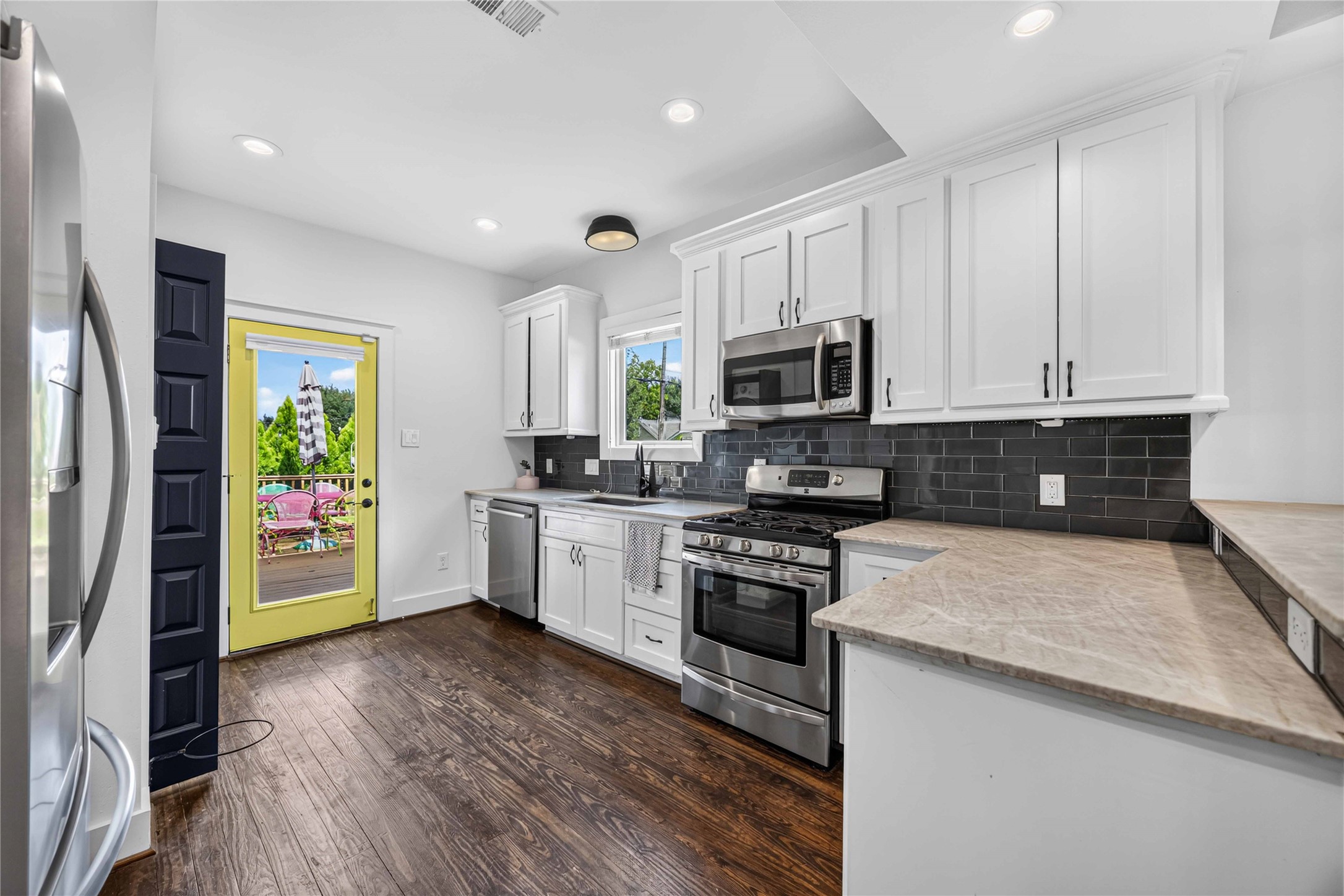 711 Walton Street Property Photo 31