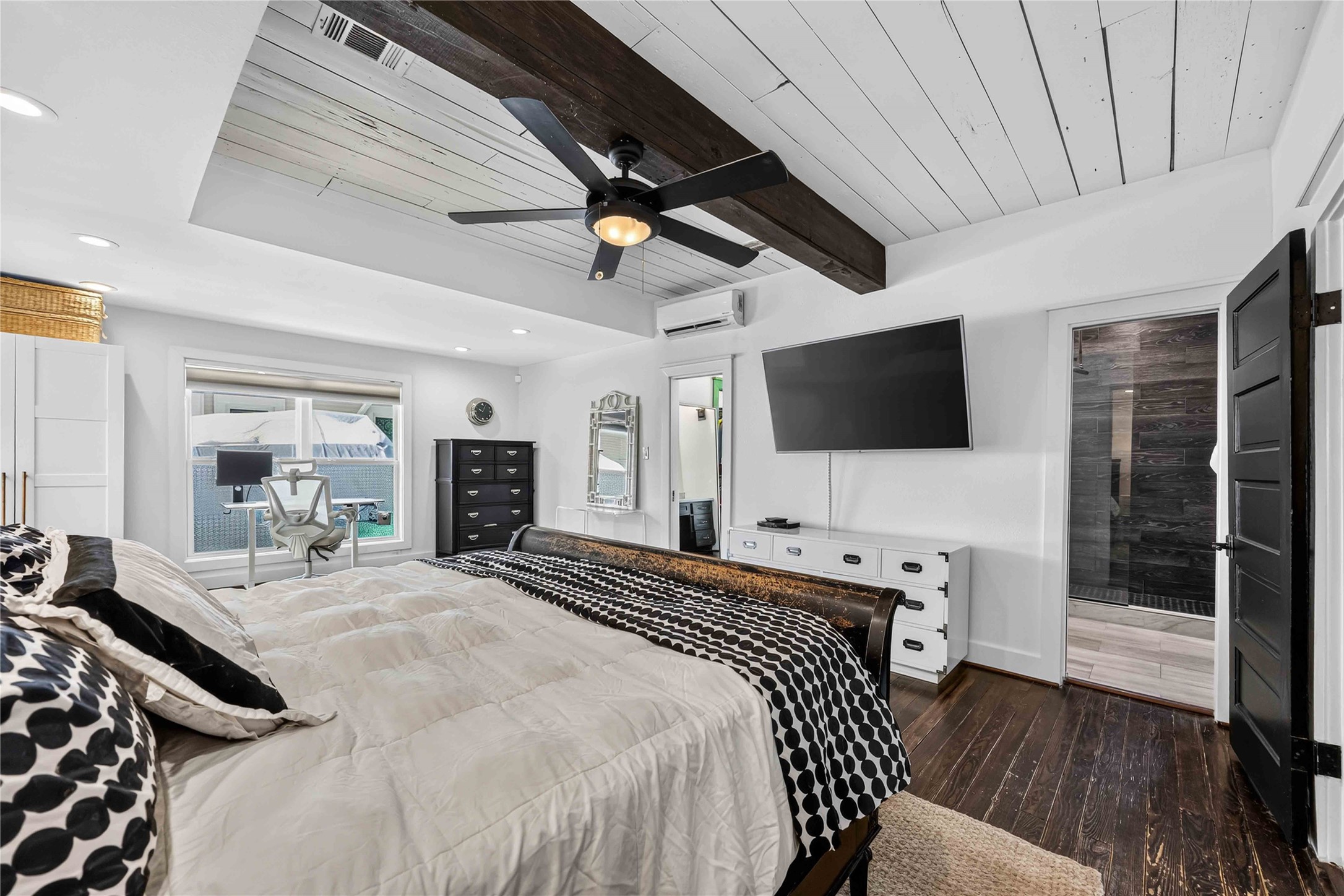 711 Walton Street Property Photo 37