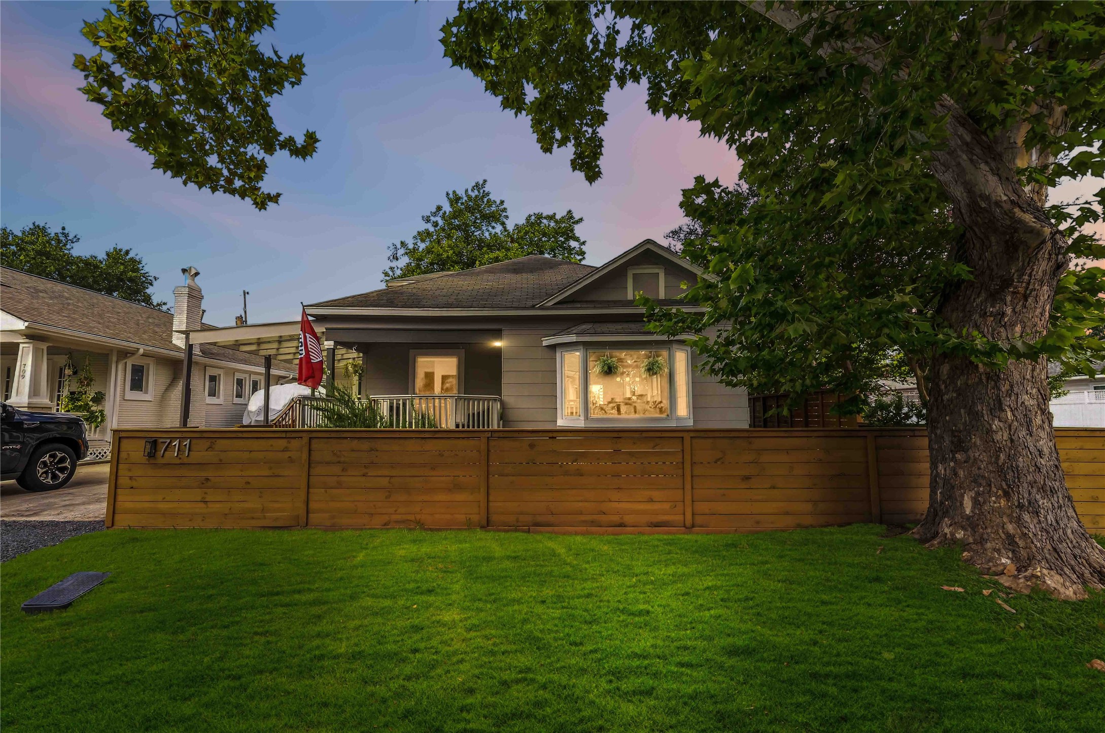 711 Walton Street Property Photo 43