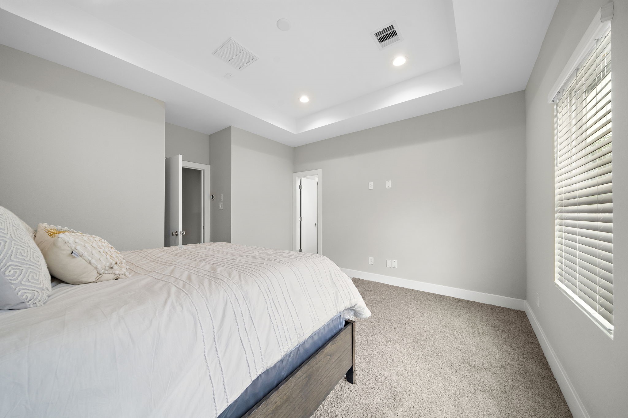 8322 Curry Road Property Photo 9