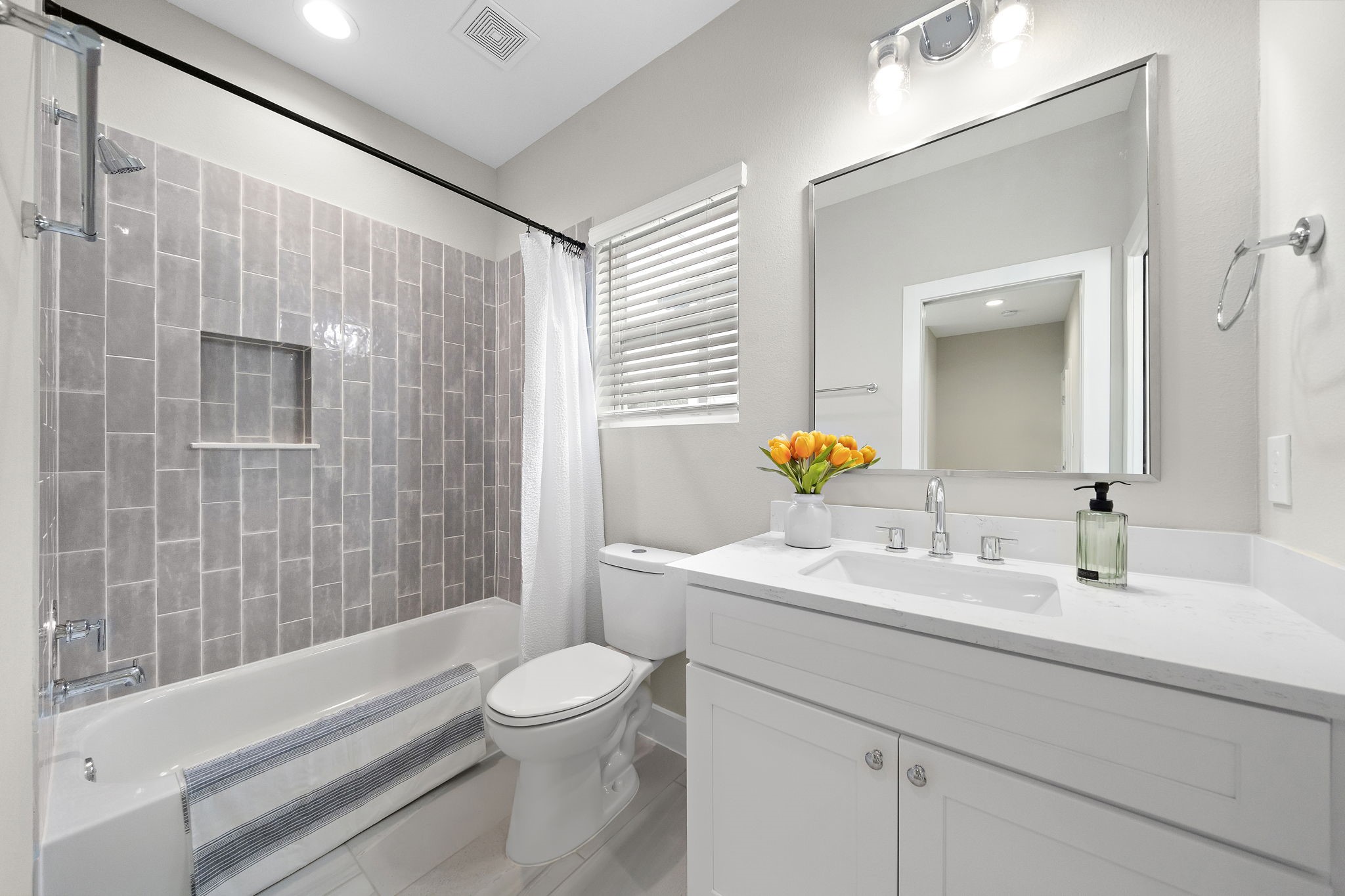 8322 Curry Road Property Photo 14
