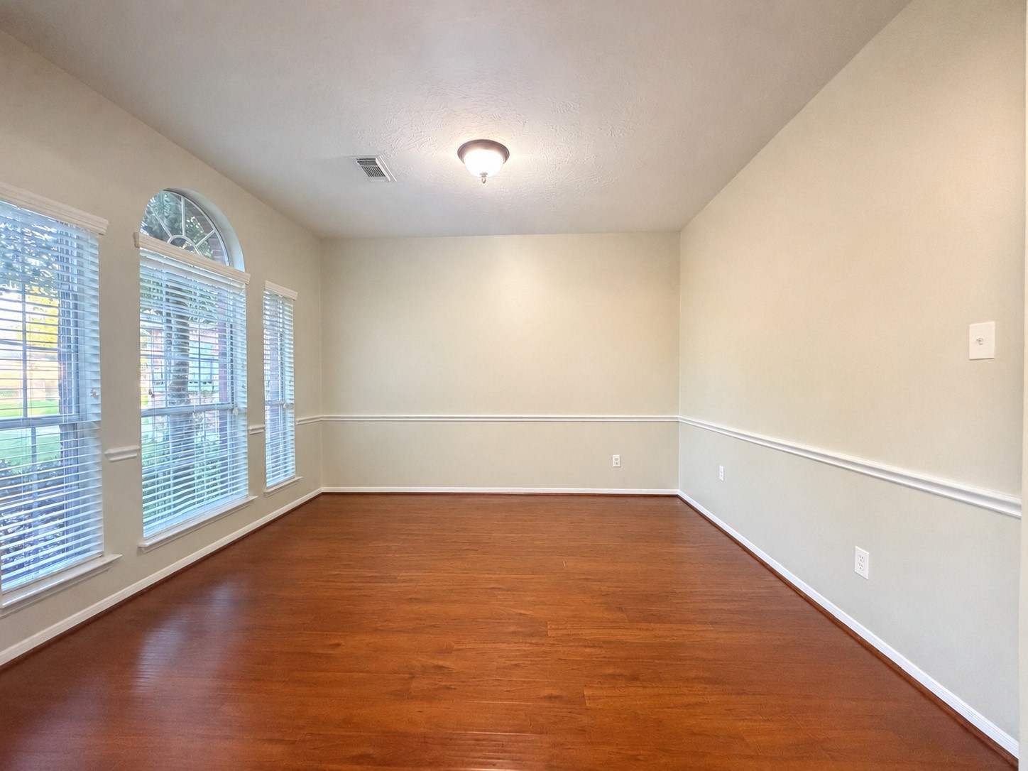19319 Imperial Hills Drive Property Photo 4