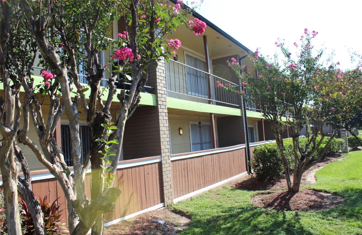 311 Highland Cross Drive 352 Property Photo 6