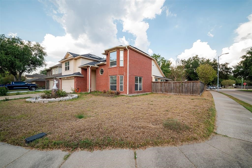 16355 Flint Run Way Property Photo 2