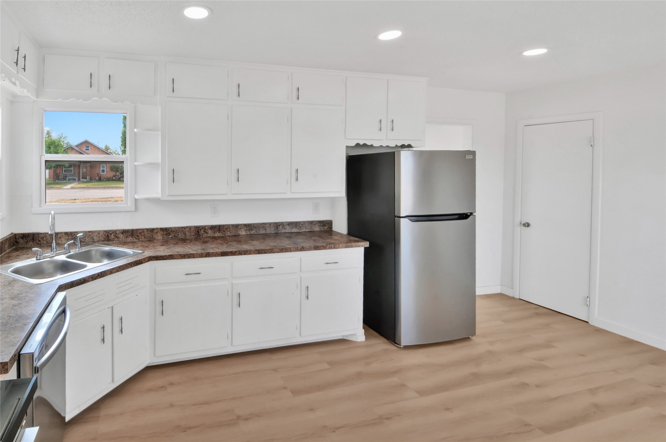 807 Boyce Street Property Photo 8