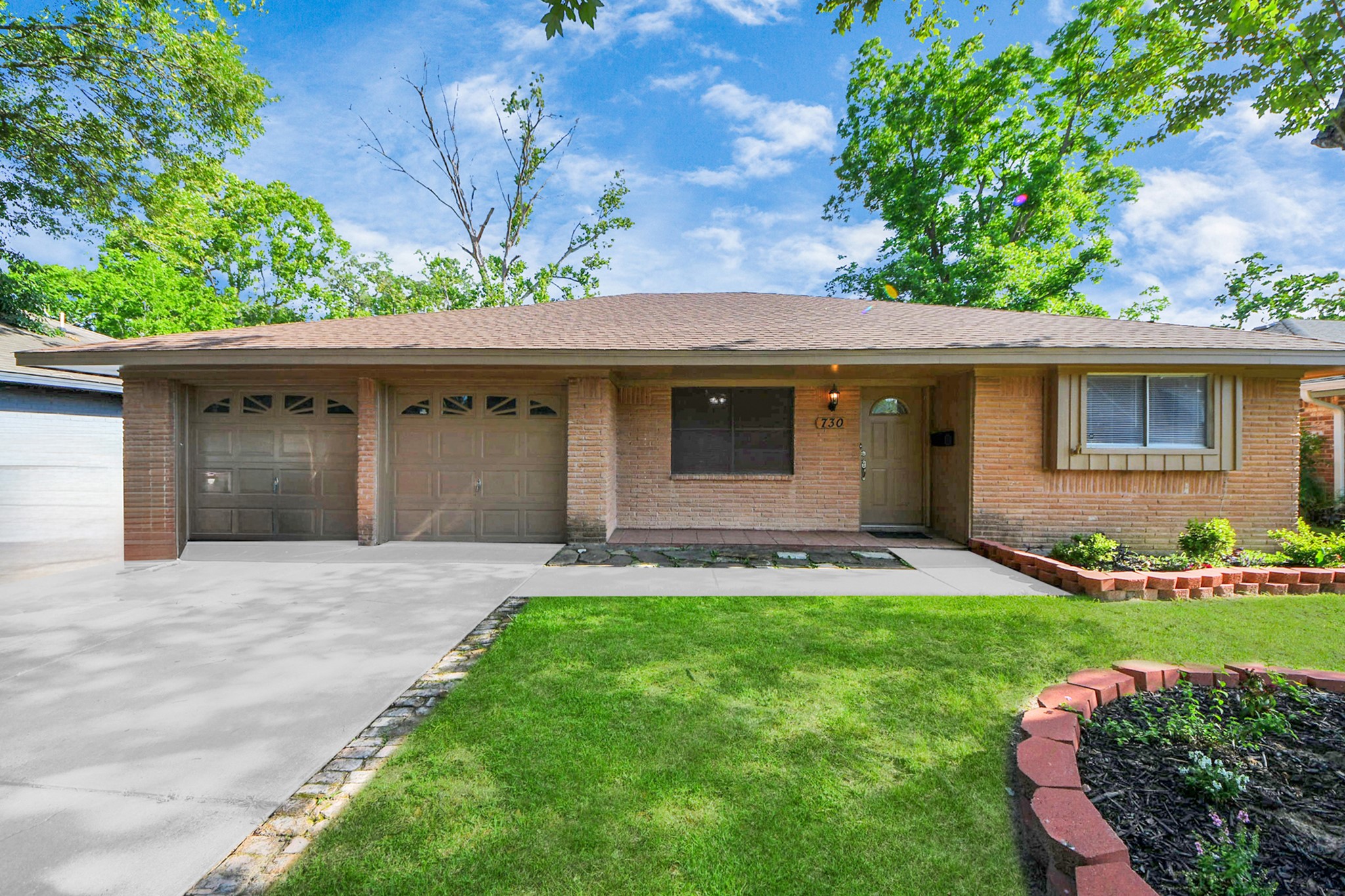 730 Columbia Lane Property Photo