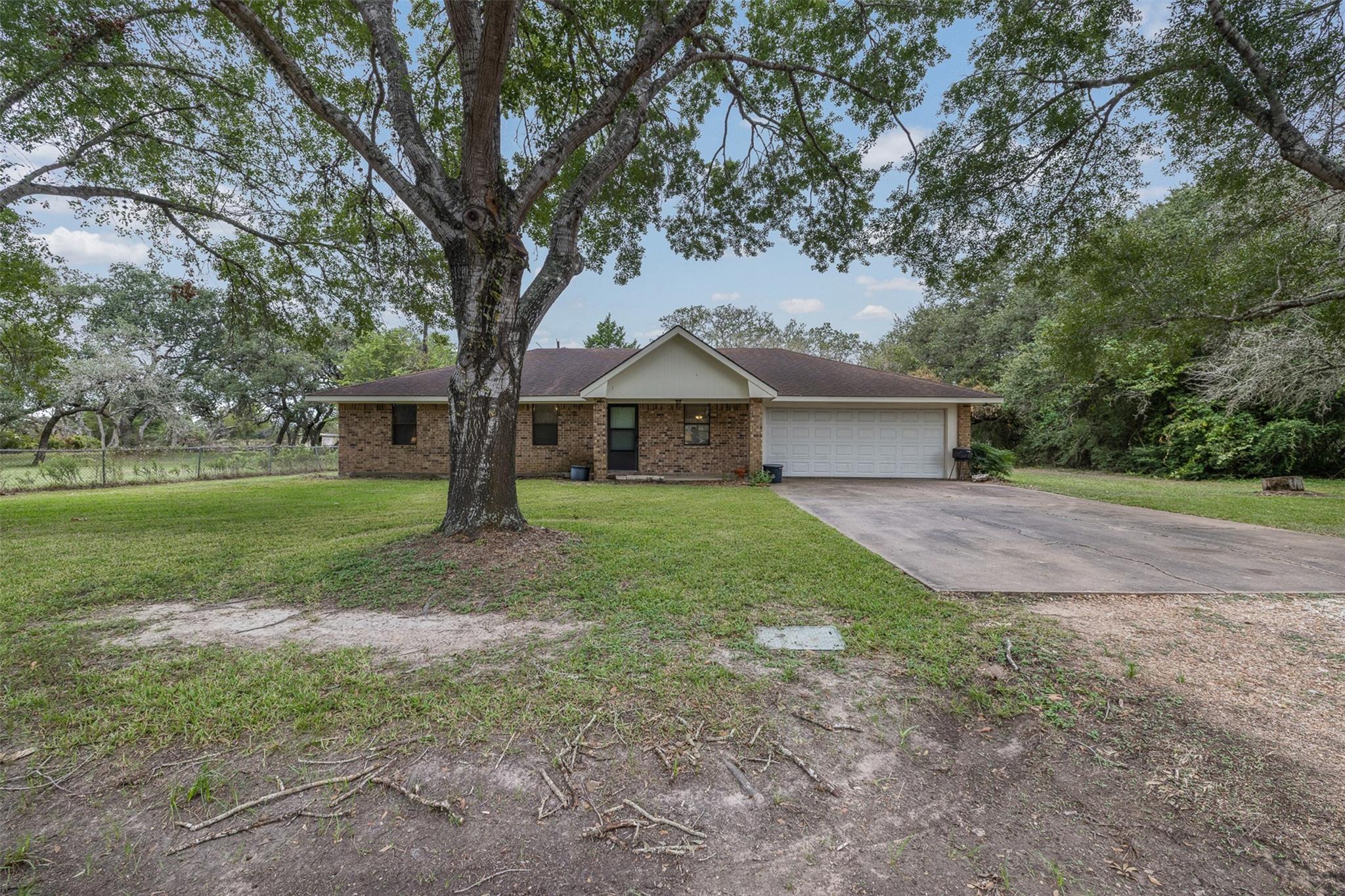 1081 Shirley Oaks Street, Columbus Tx 78934 Property Photo 2