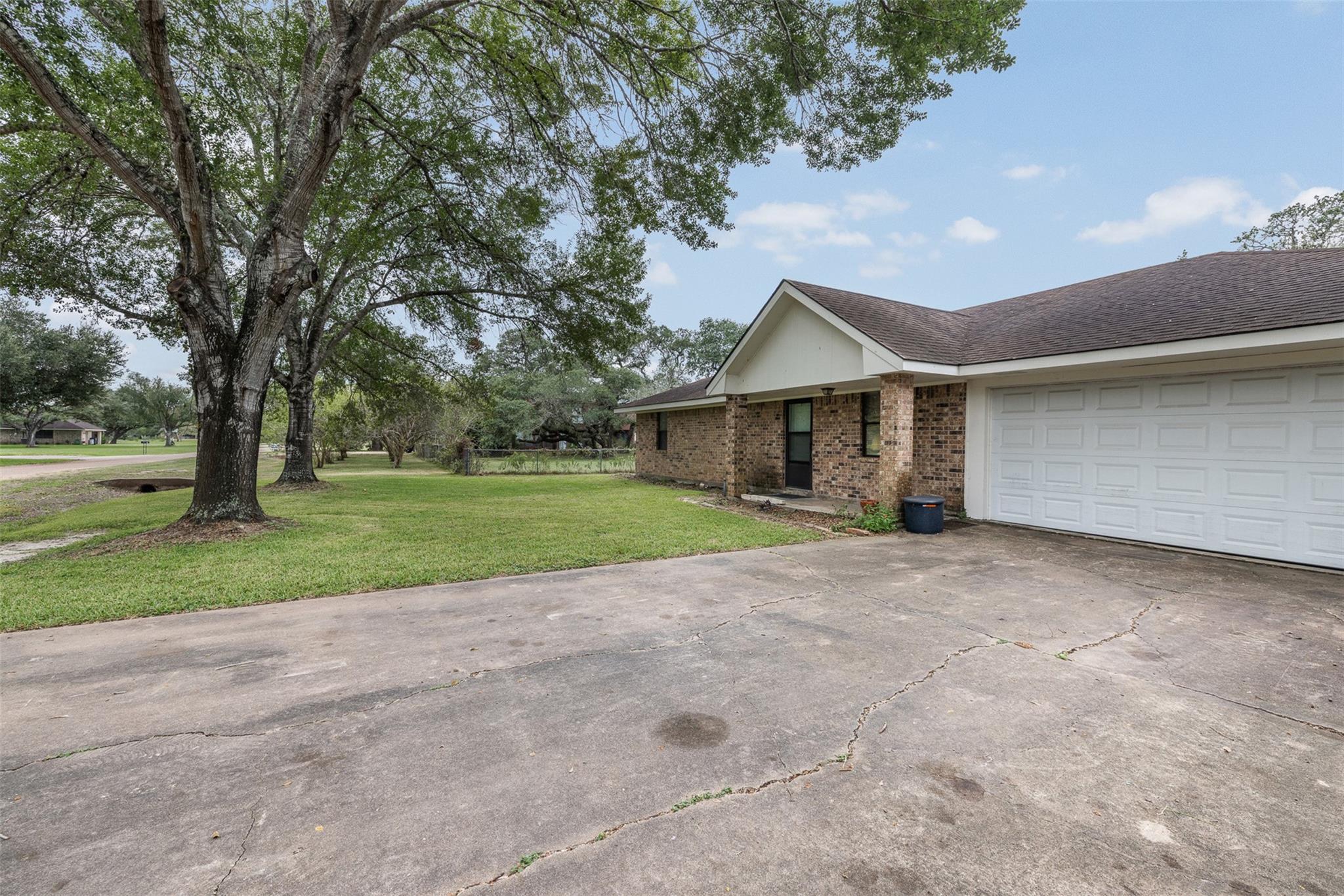 1081 Shirley Oaks Street Property Photo 3
