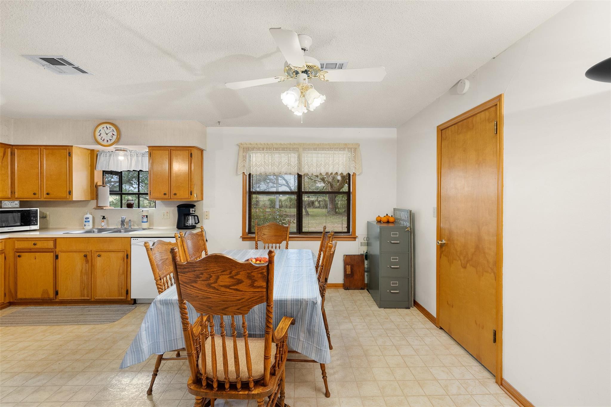 1081 Shirley Oaks Street, Columbus Tx 78934 Property Photo 8