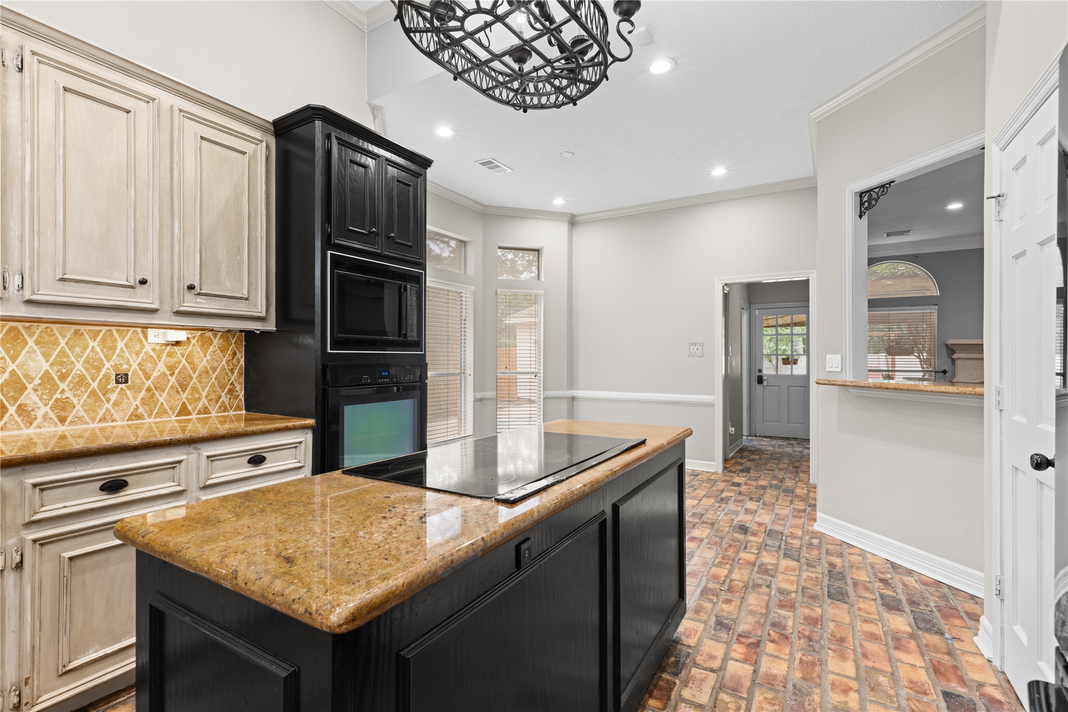 1911 Tawny Oaks Drive Property Photo 5