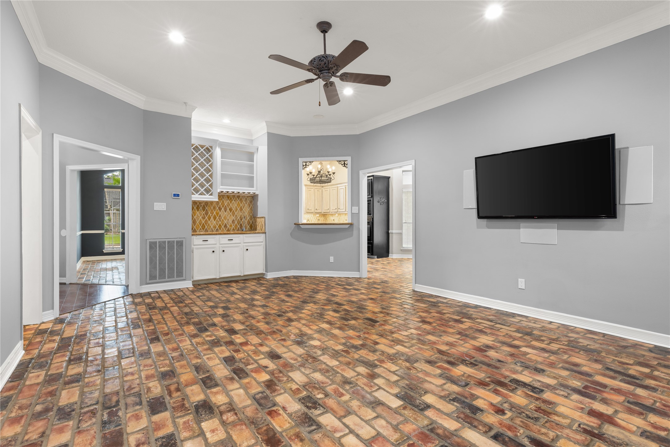 1911 Tawny Oaks Drive Property Photo 7