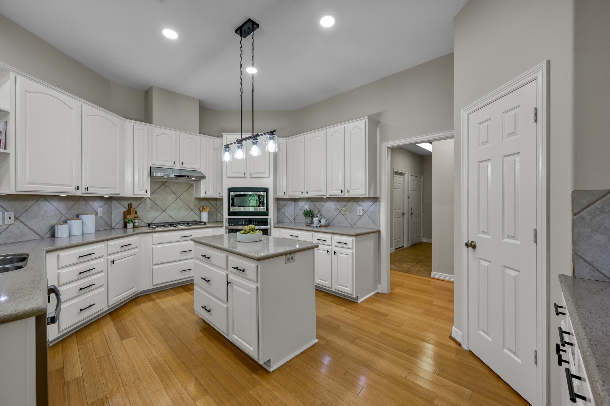 9606 Miller Road Property Photo 15