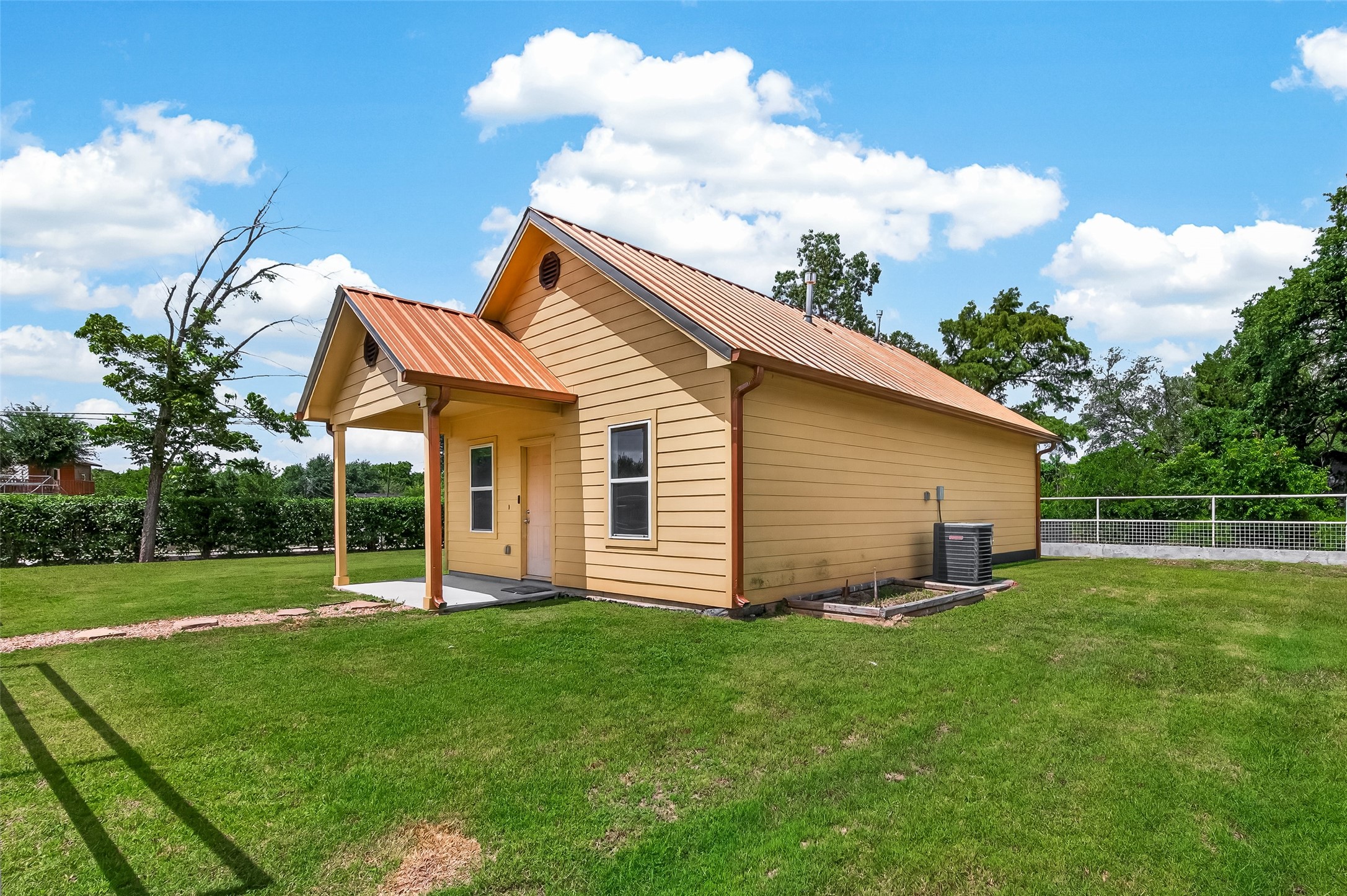 5220 Simsbrook Drive Property Photo 4