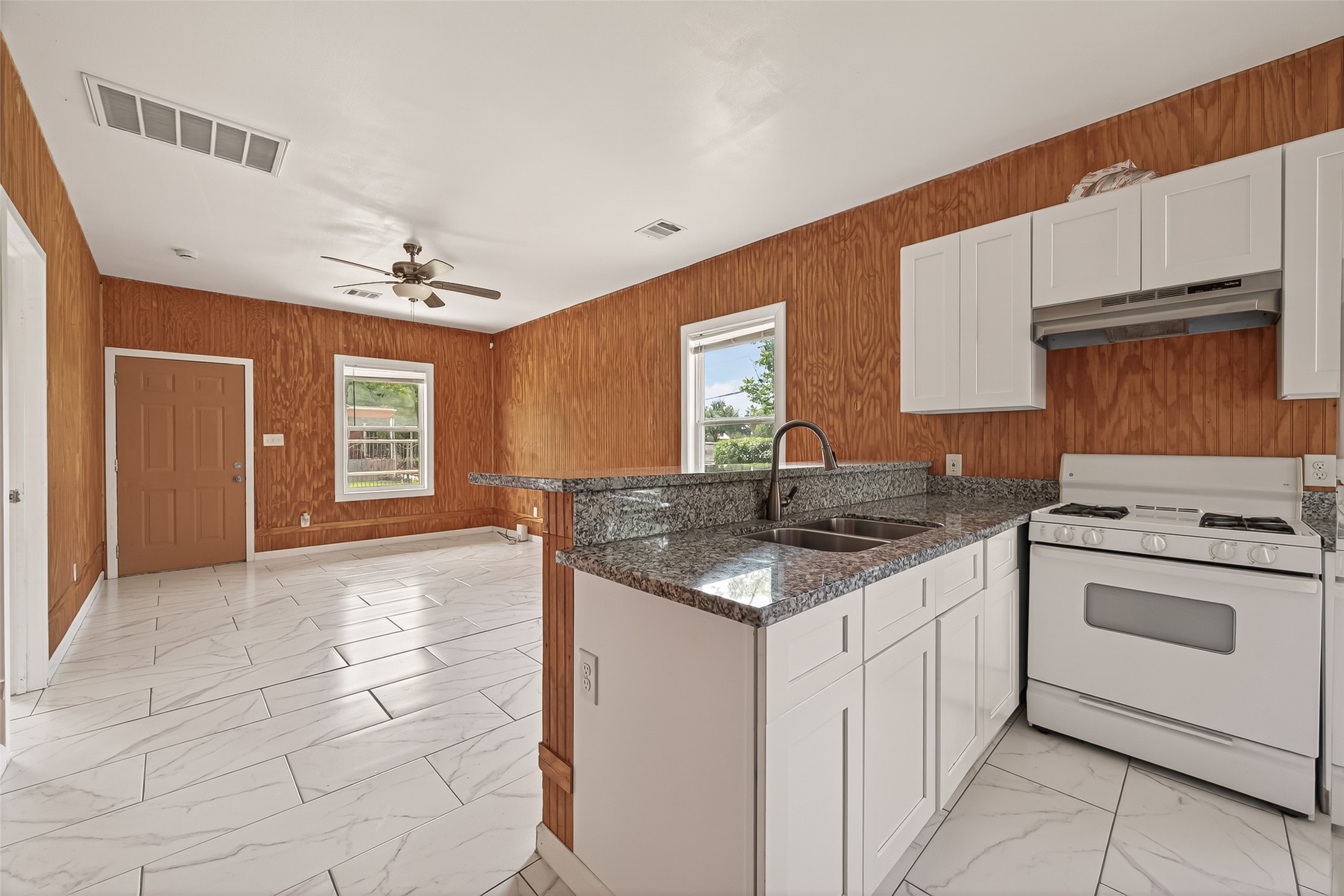 5220 Simsbrook Drive Property Photo 10