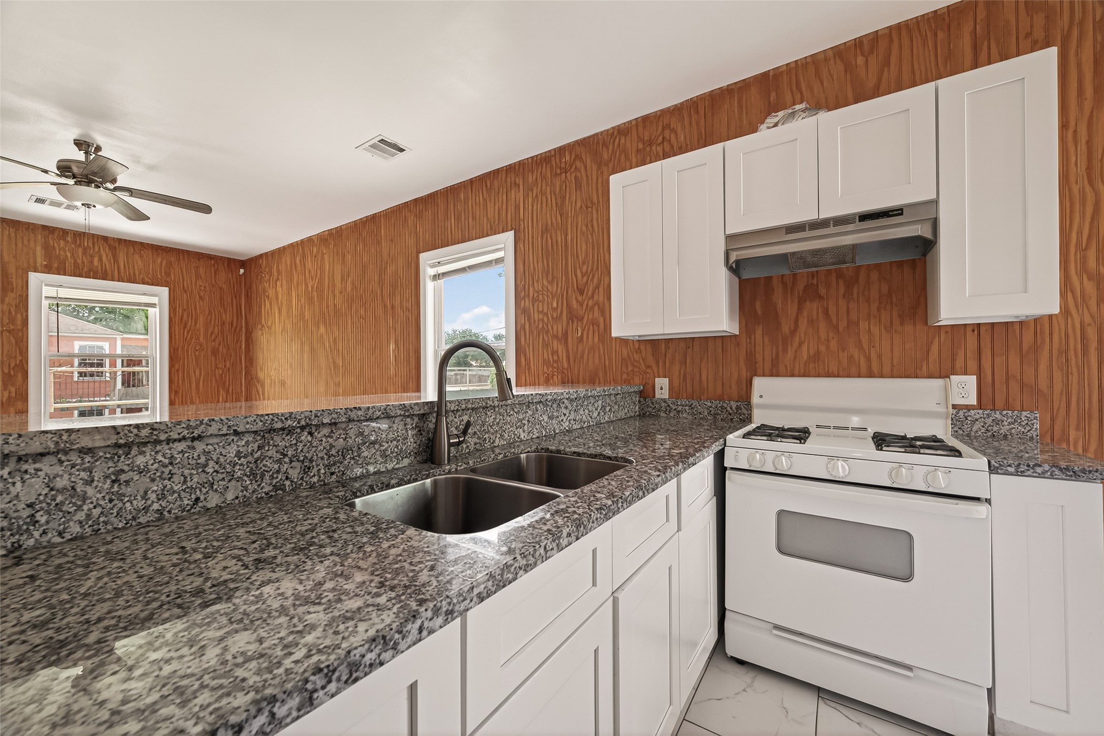 5220 Simsbrook Drive Property Photo 11