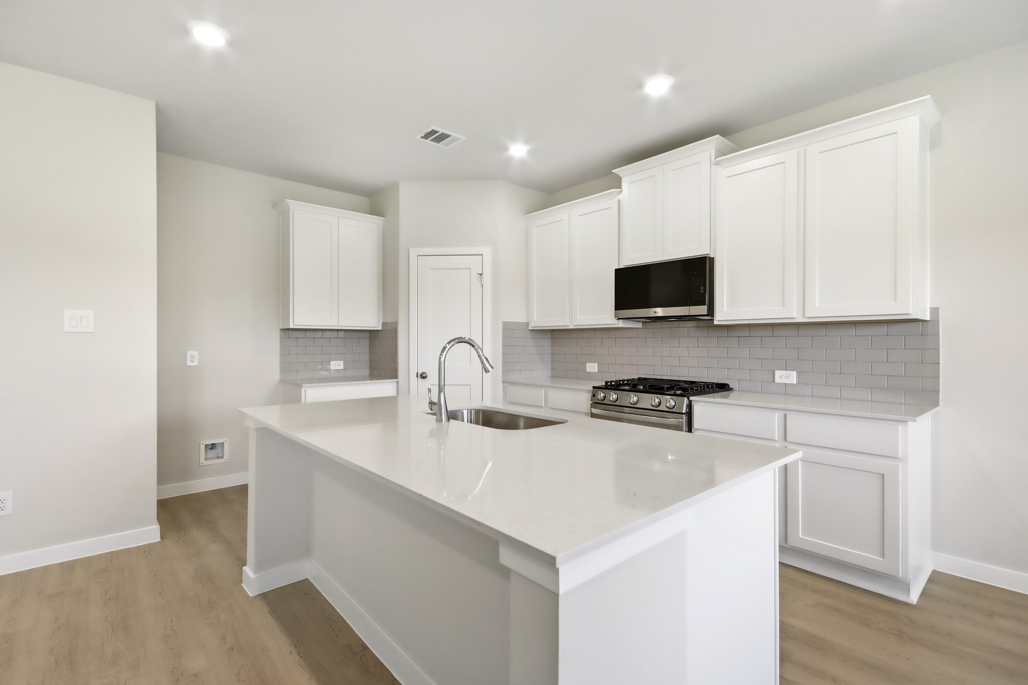 561 Wax Myrtle Way Property Photo 8