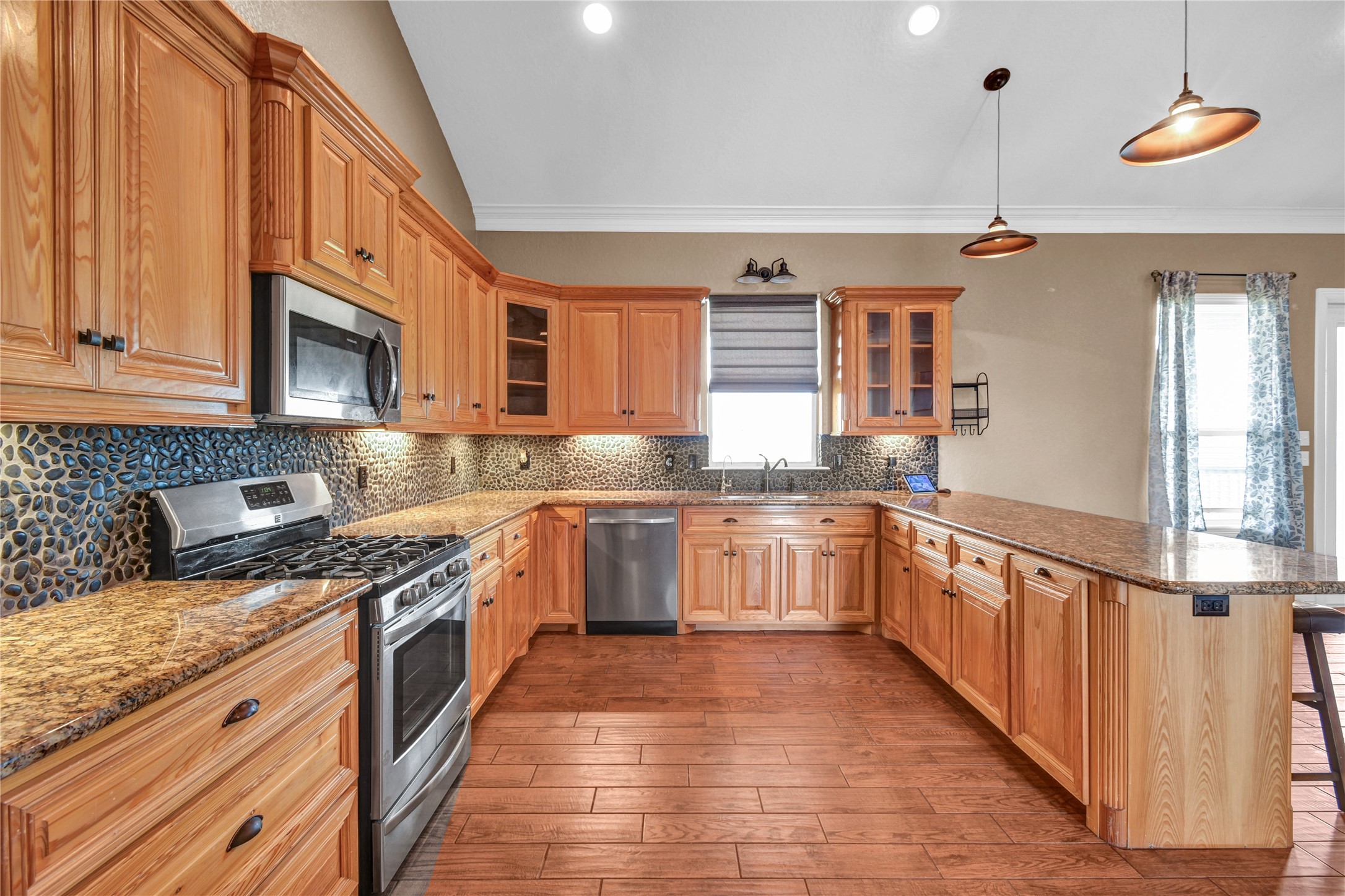 220 Kings Drive Property Photo 13