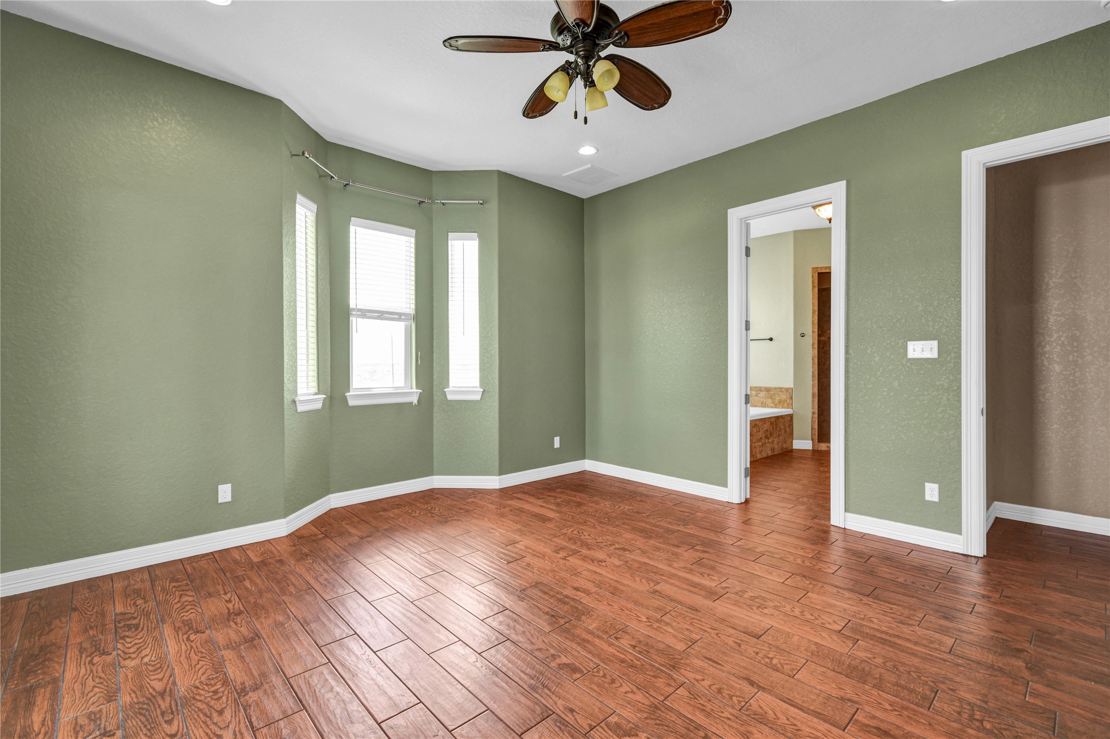 220 Kings Drive Property Photo 21