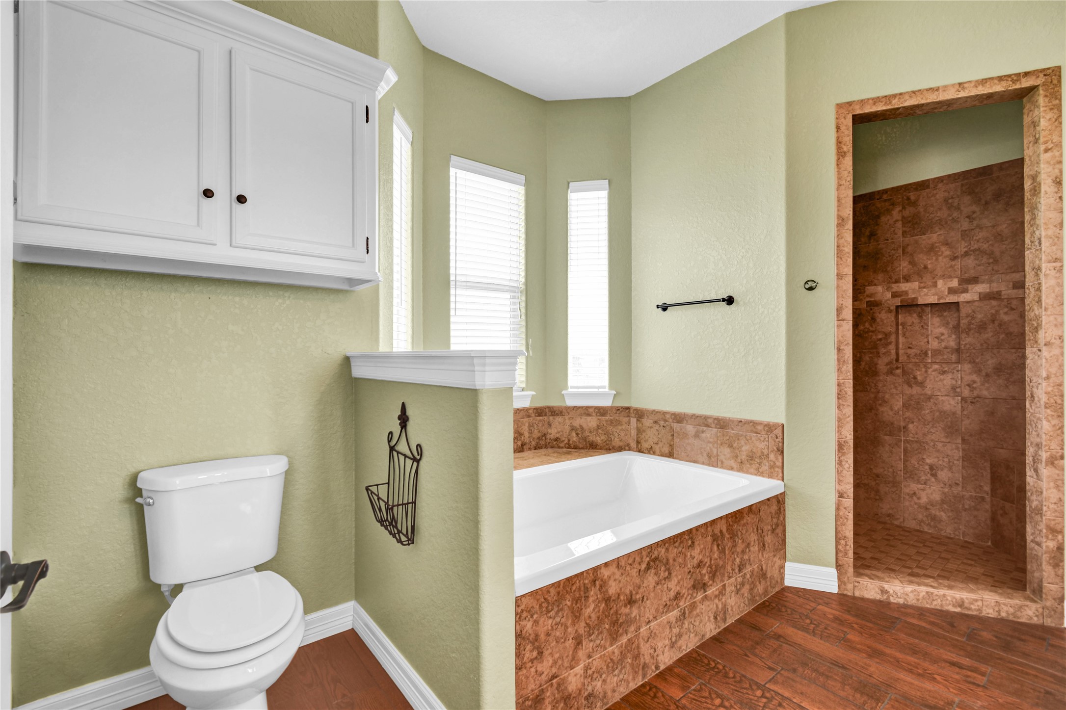 220 Kings Drive Property Photo 23