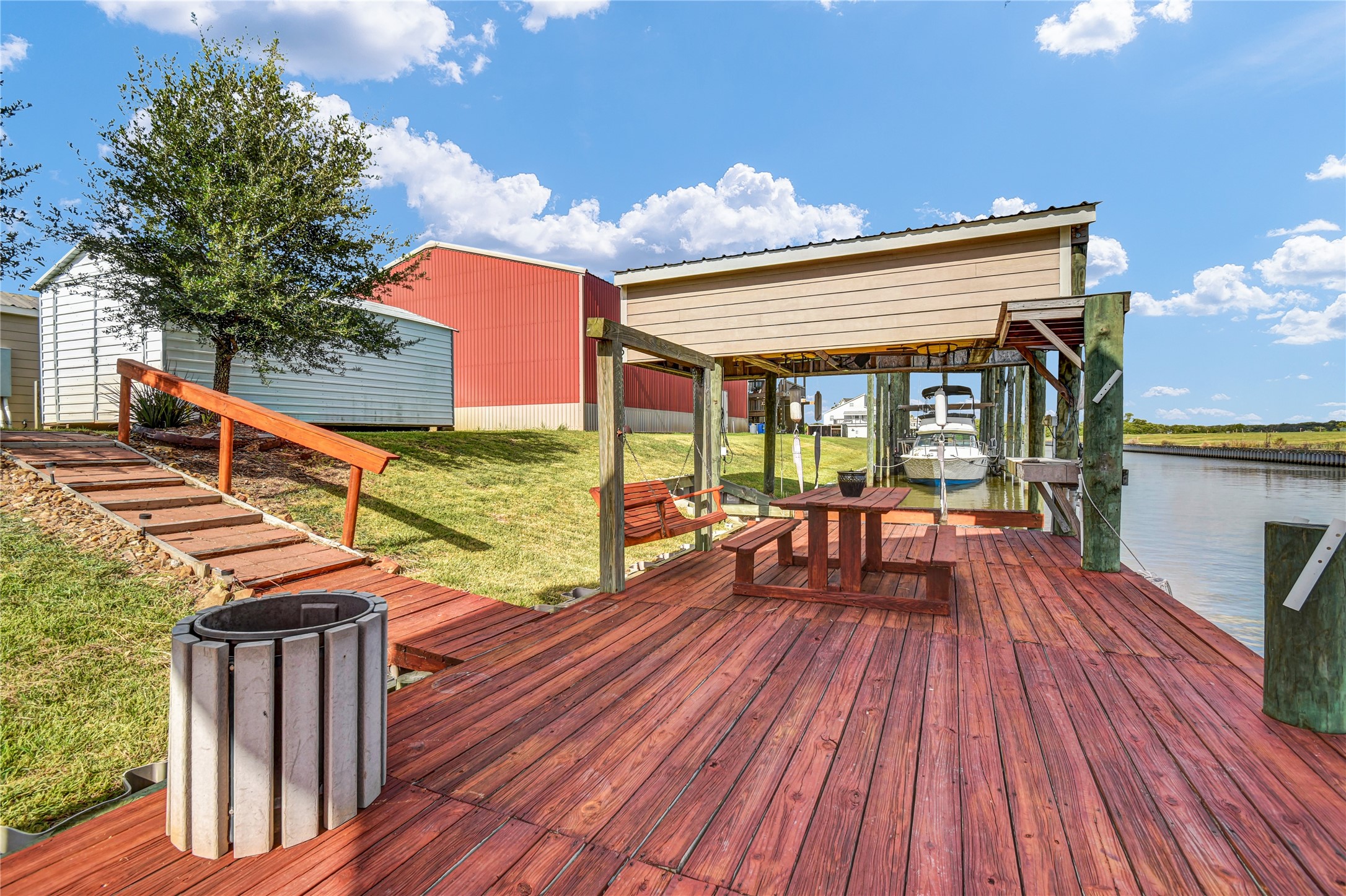 220 Kings Drive Property Photo 39