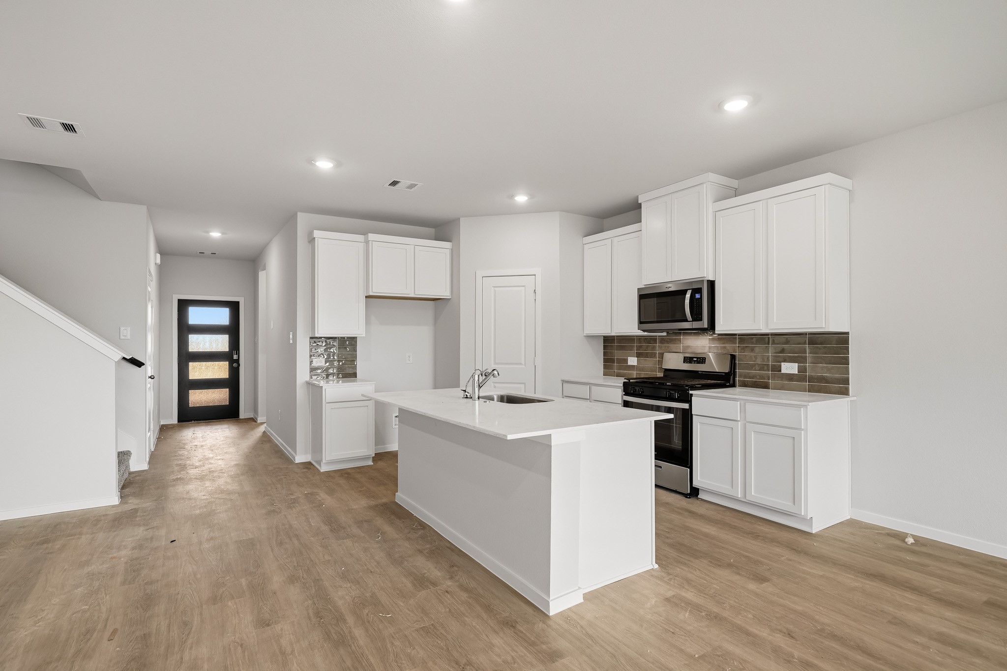 4001 Sun Burst Lane Property Photo 2