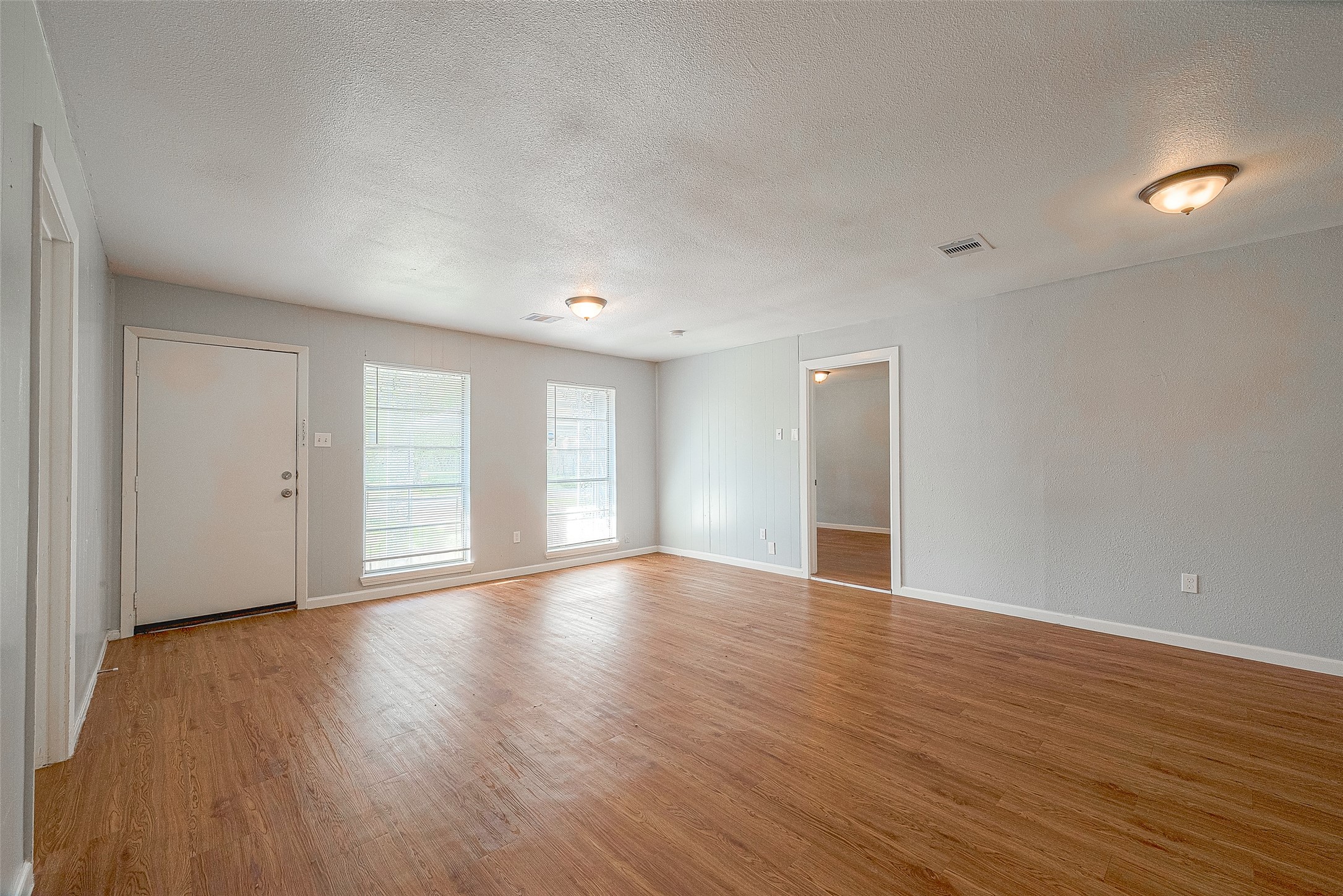 5619 Willow Glen Drive Property Photo 3