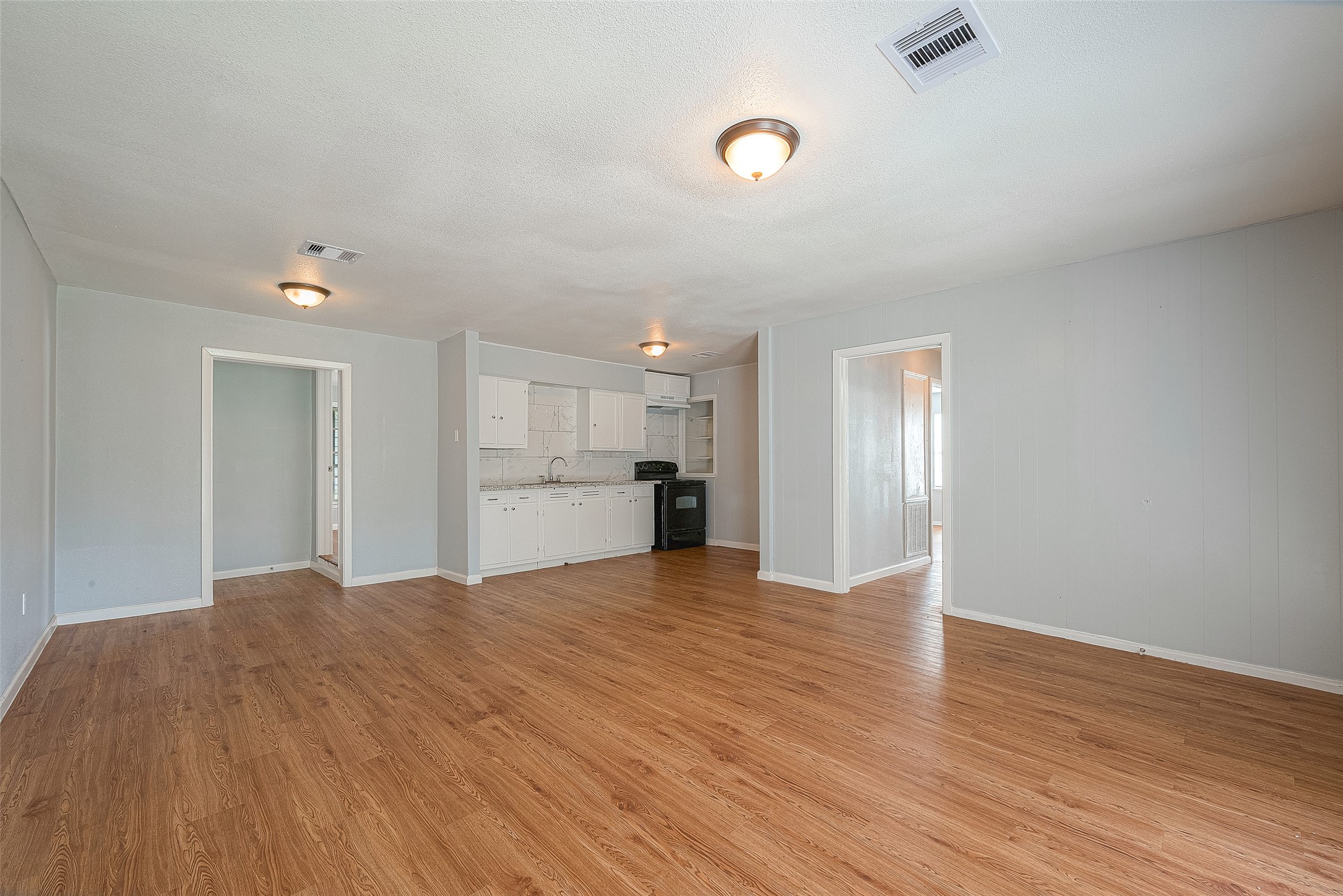 5619 Willow Glen Drive Property Photo 4