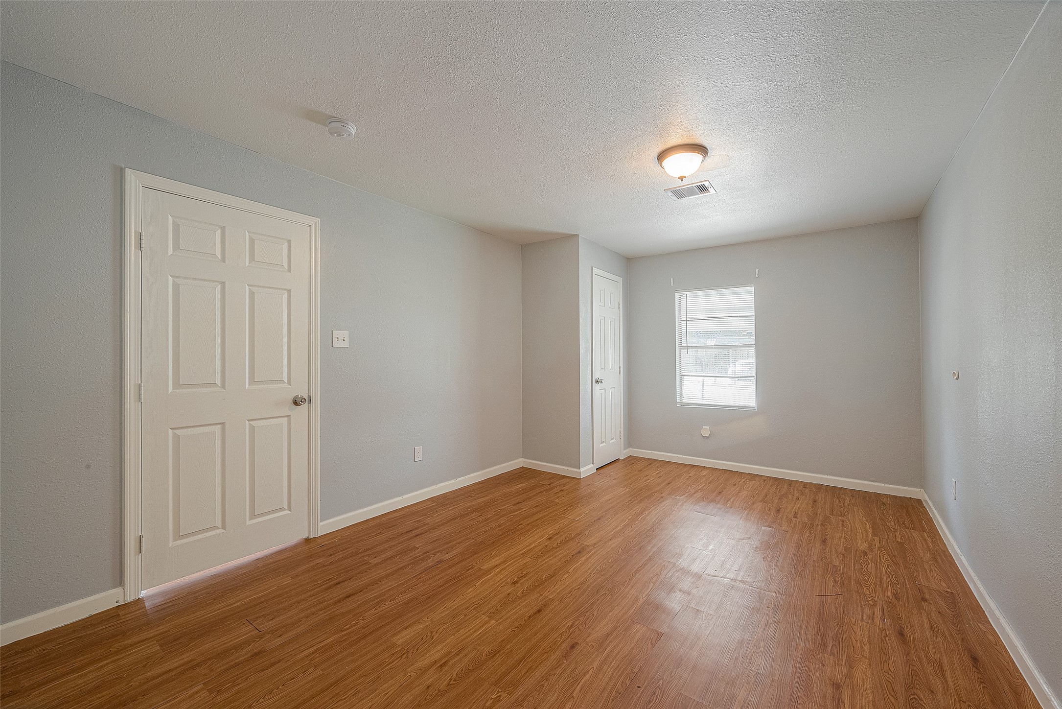 5619 Willow Glen Drive Property Photo 9